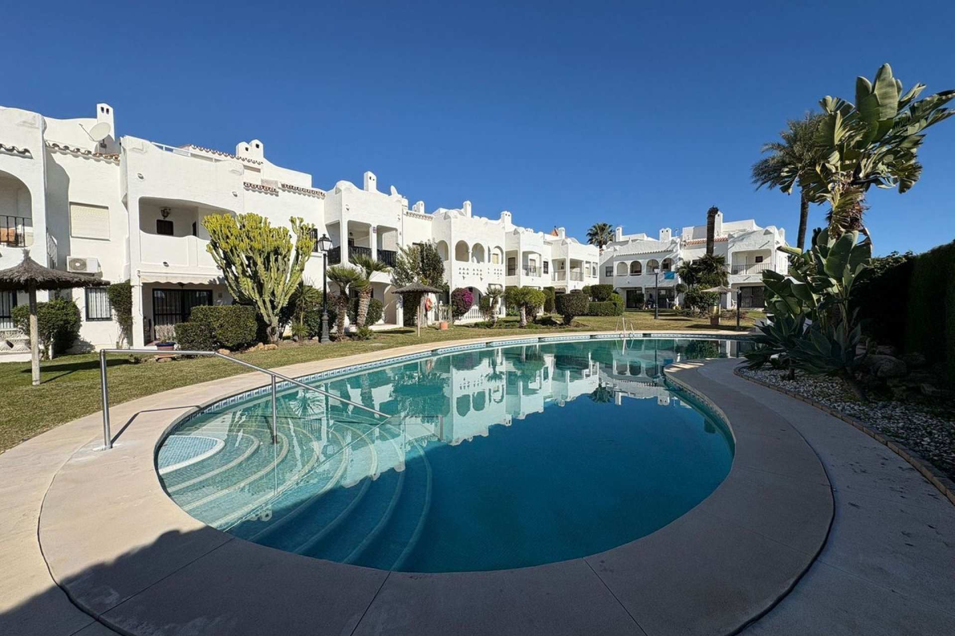 Resale - House - Semi-Detached House - Estepona - Bel Air