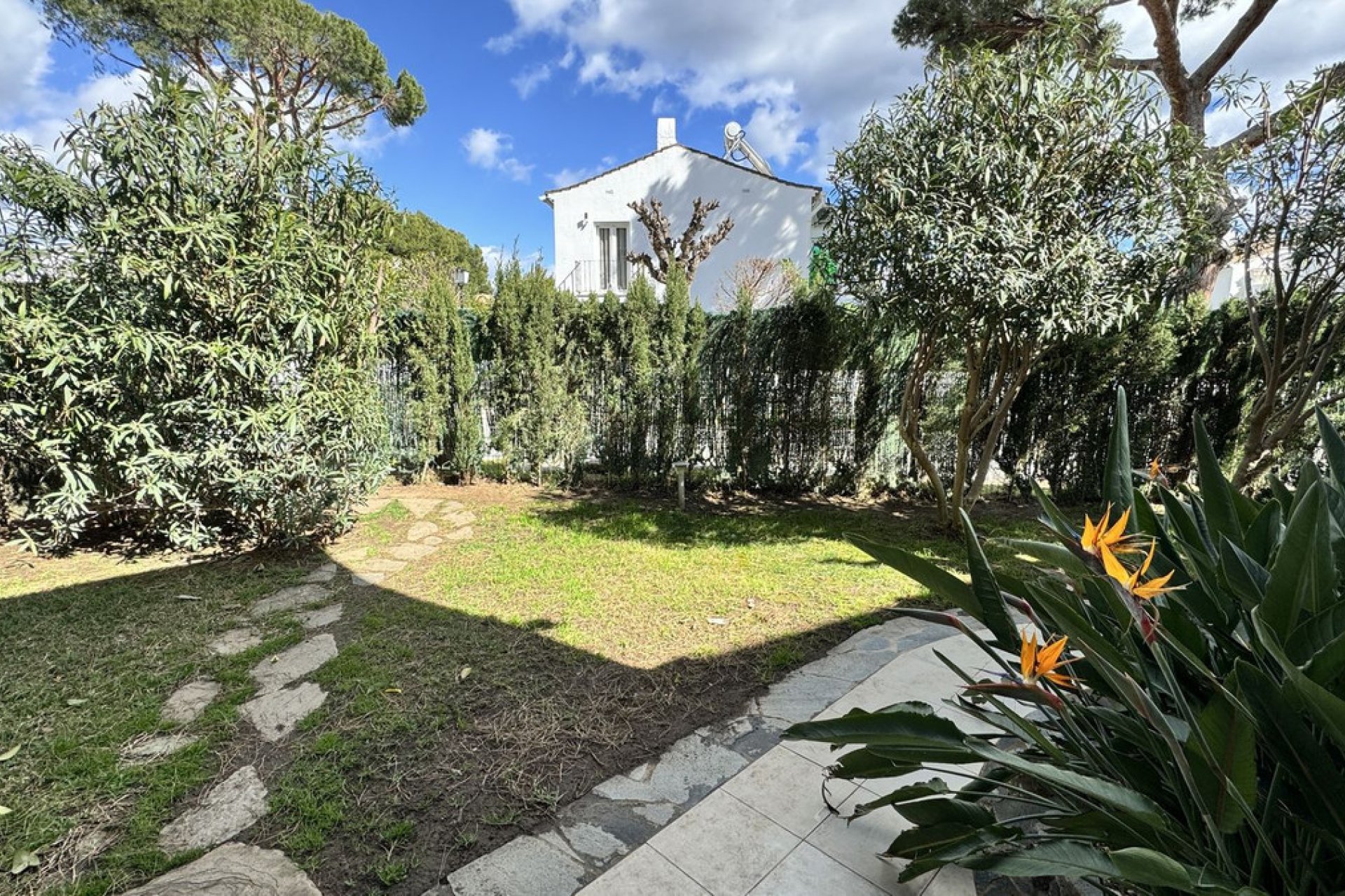 Resale - House - Semi-Detached House - Estepona - Benamara