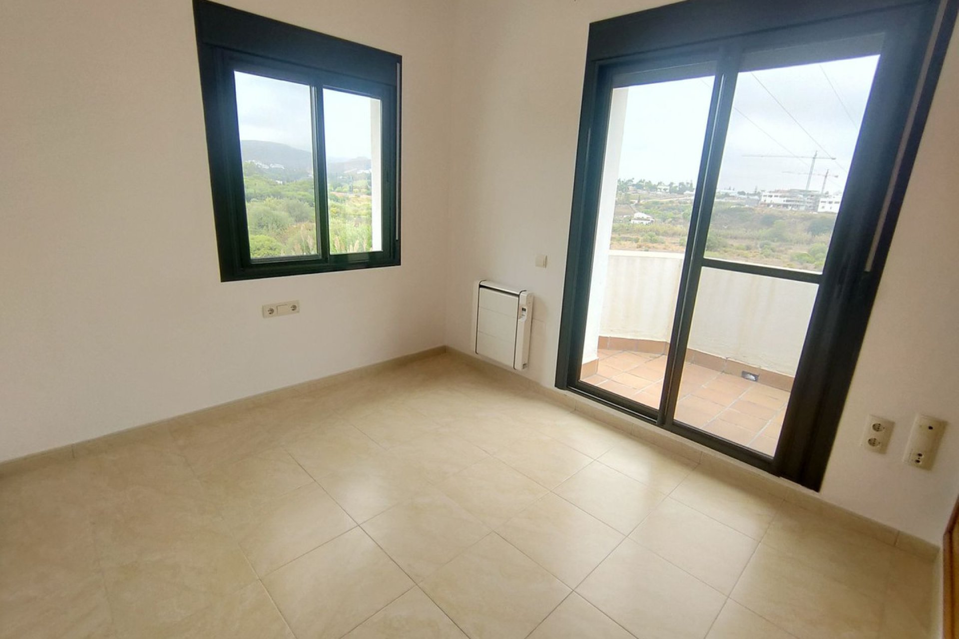 Resale - House - Semi-Detached House - Estepona - Cancelada