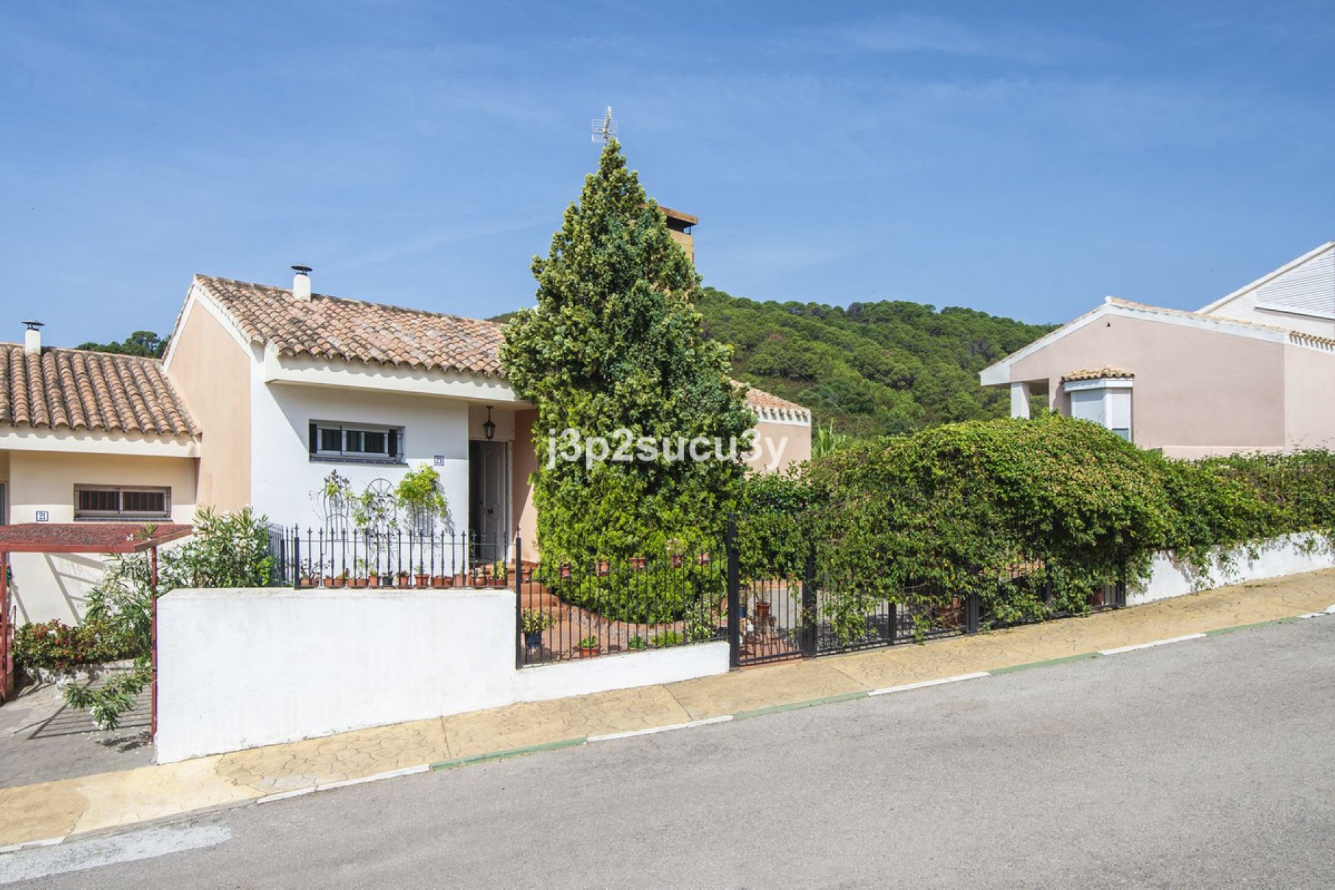 Resale - House - Semi-Detached House - Estepona - Estepona Centro