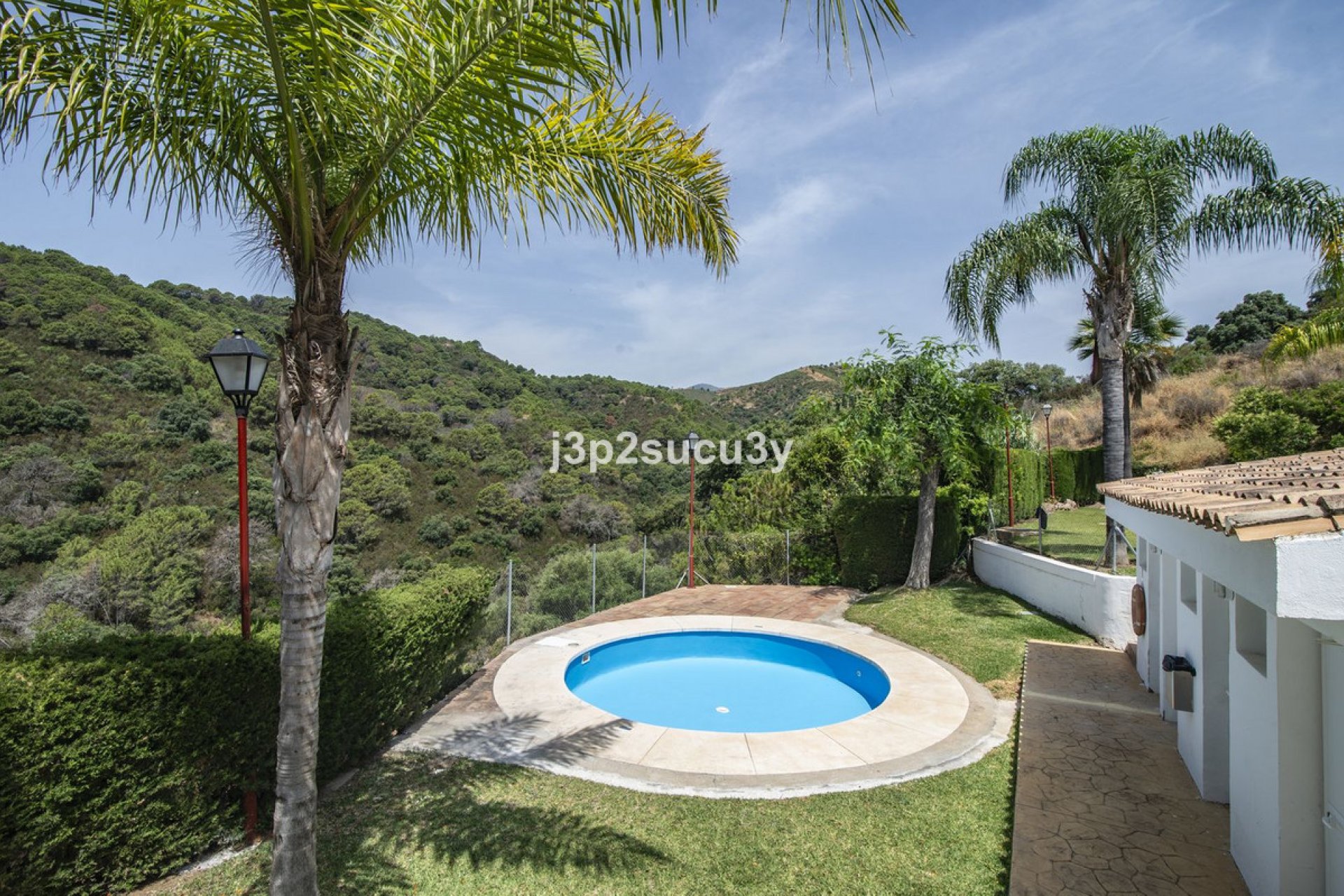 Resale - House - Semi-Detached House - Estepona - Estepona Centro