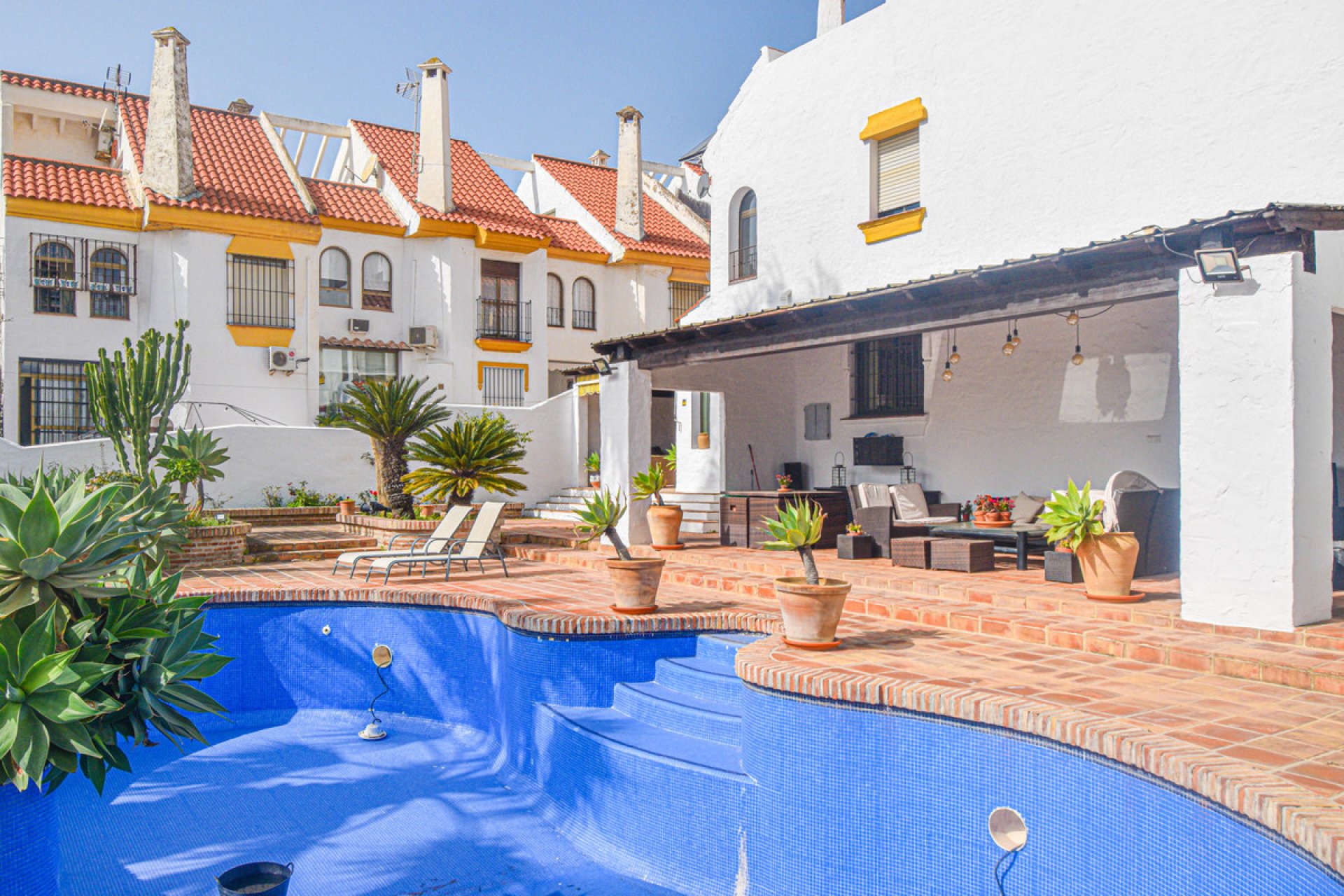 Resale - House - Semi-Detached House - Estepona - Estepona Centro