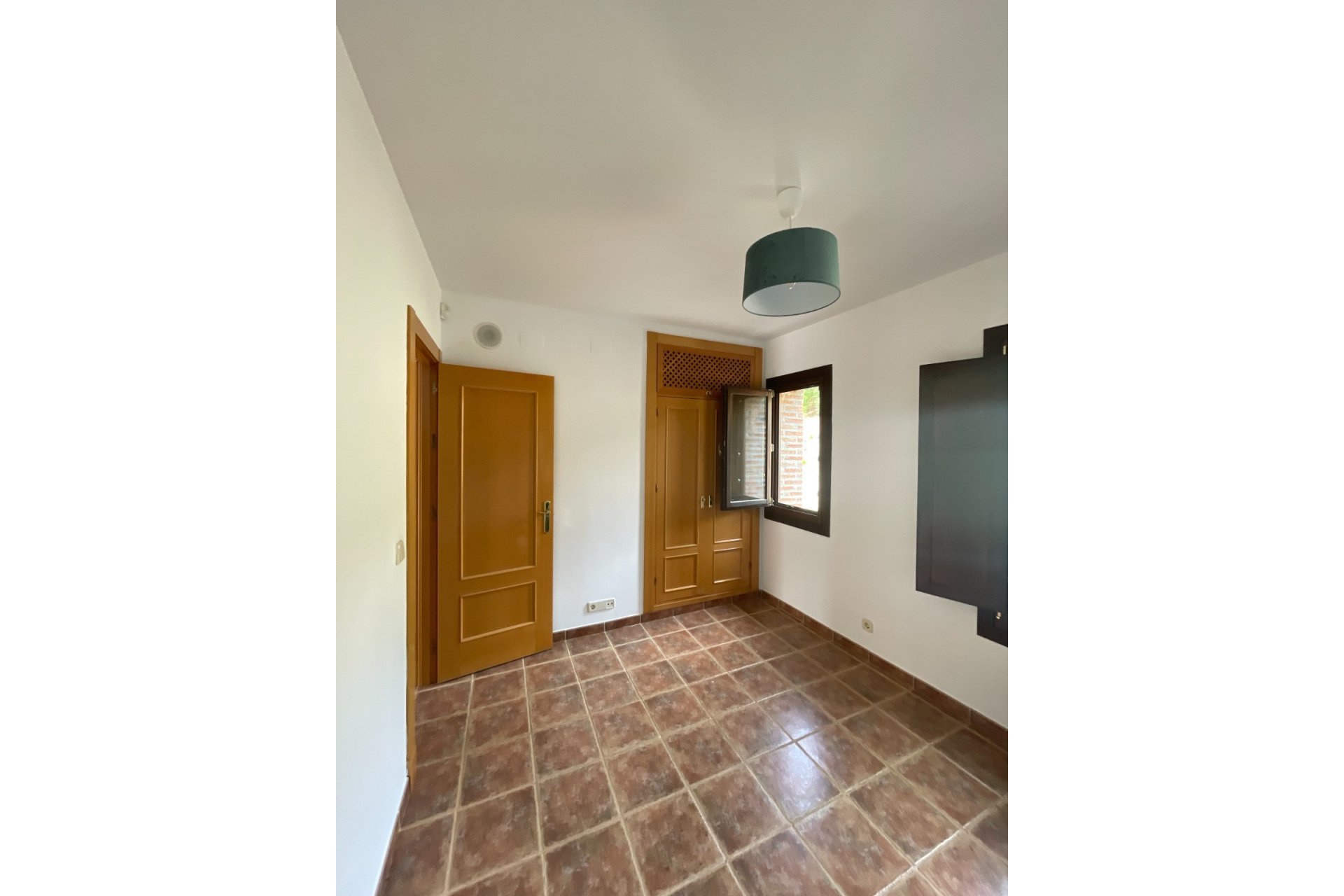 Resale - House - Semi-Detached House - Estepona - Estepona Centro