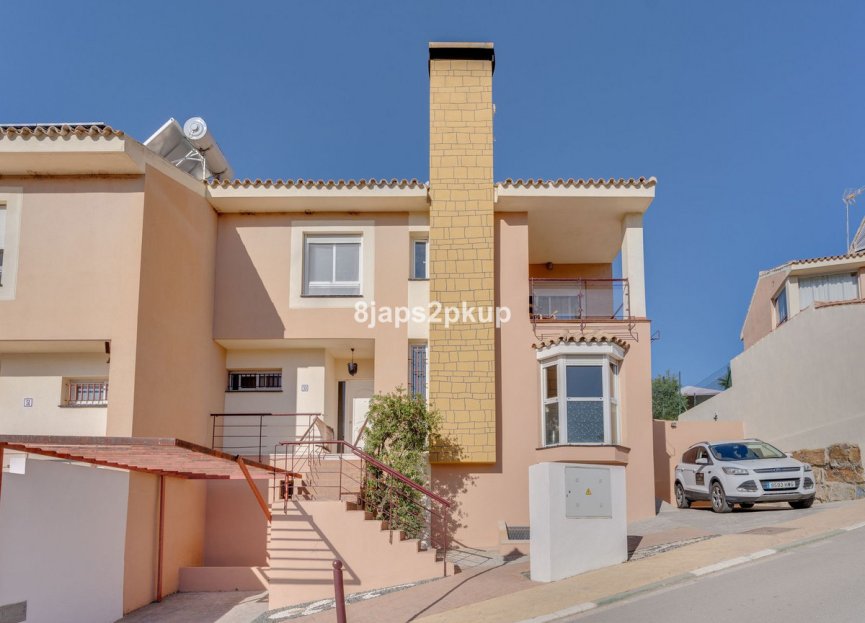 Resale - House - Semi-Detached House - Estepona - Estepona Centro