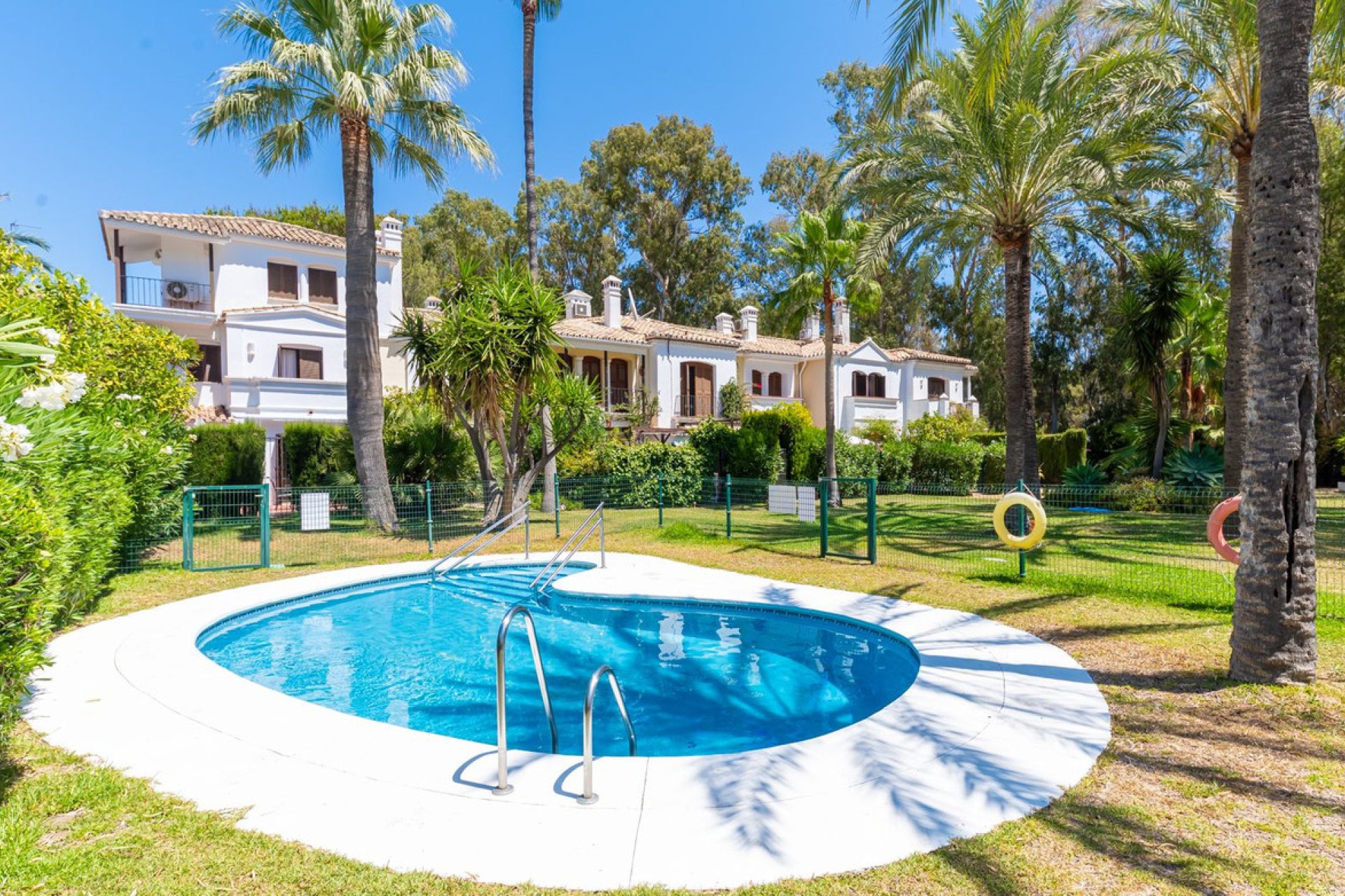 Resale - House - Semi-Detached House - Estepona - Estepona Centro