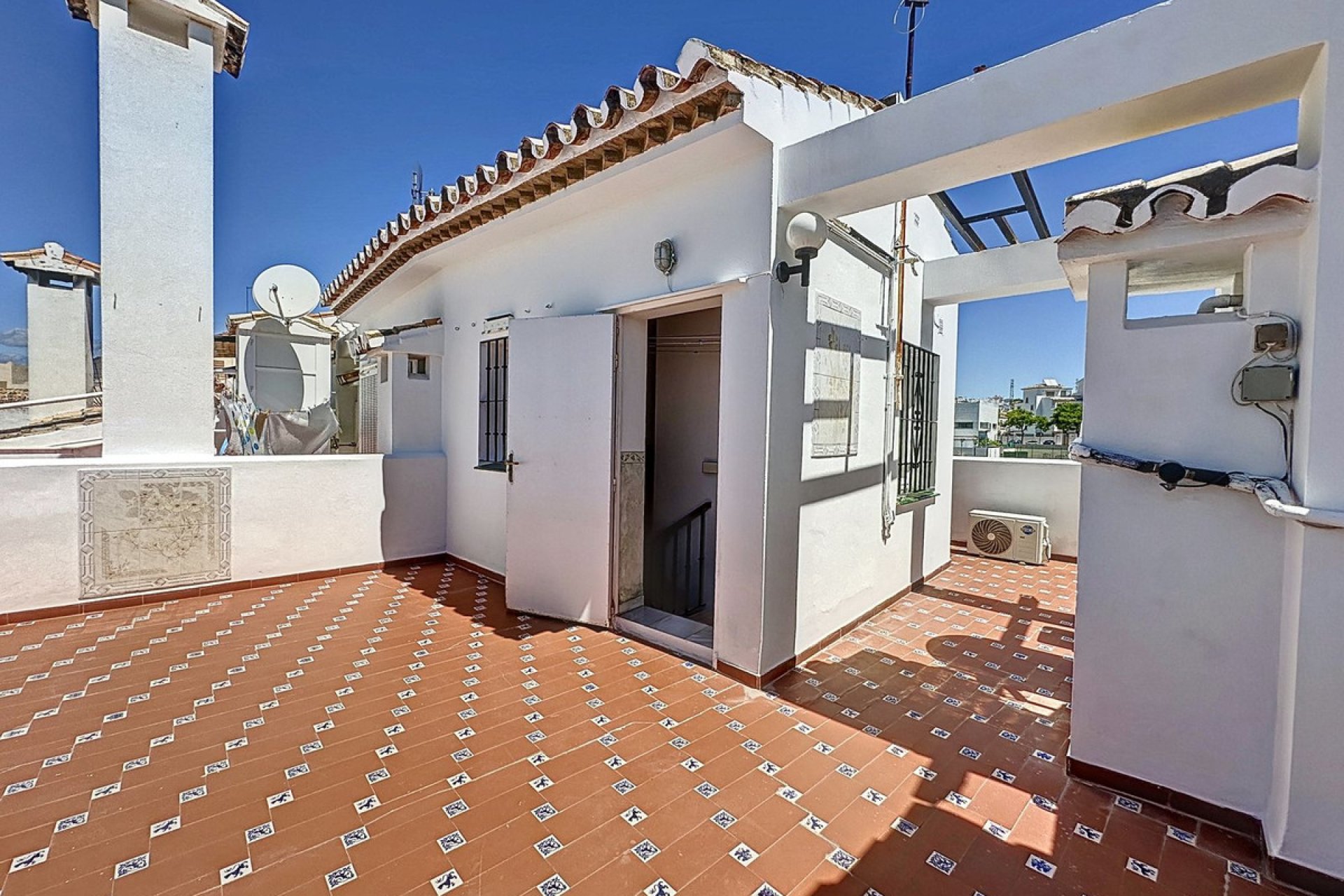 Resale - House - Semi-Detached House - Estepona - Estepona Centro