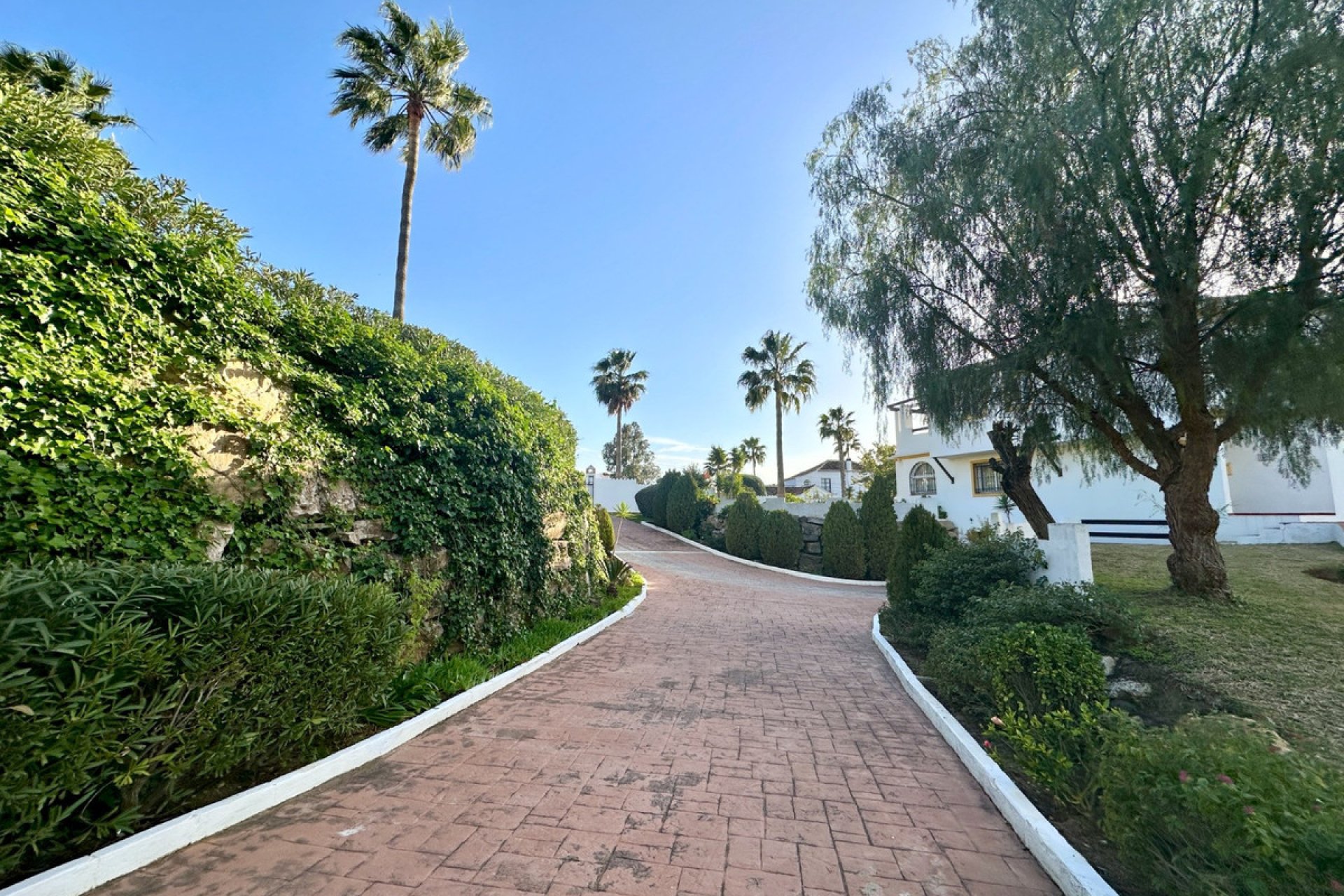 Resale - House - Semi-Detached House - Estepona - Estepona Centro