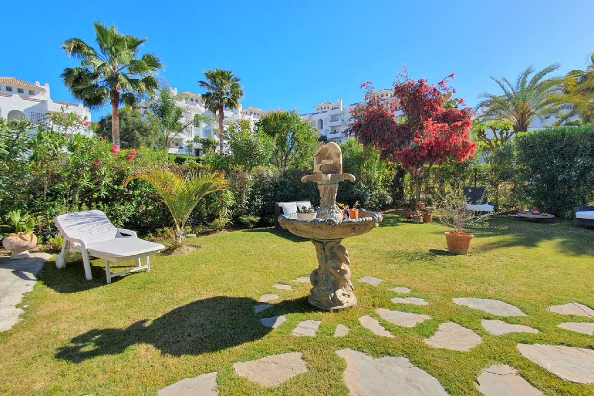 Resale - House - Semi-Detached House - Estepona - Selwo