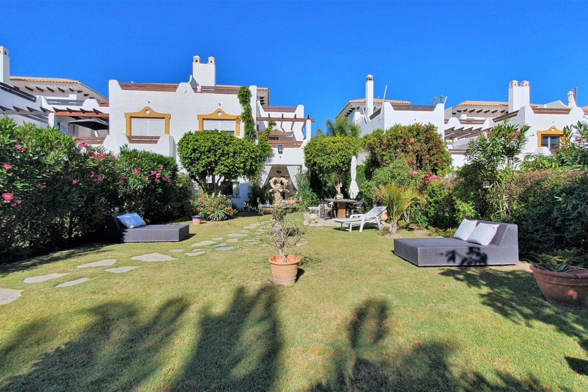 Resale - House - Semi-Detached House - Estepona - Selwo