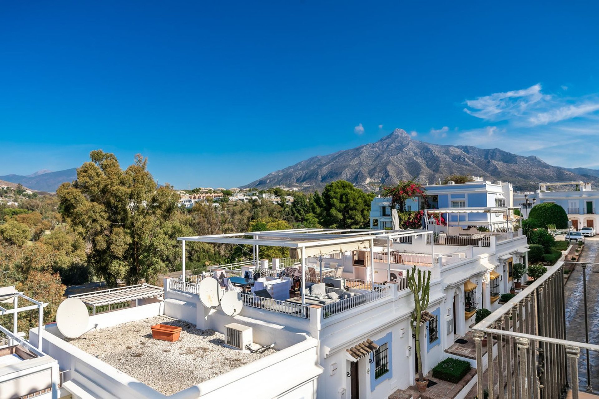 Resale - House - Semi-Detached House - Marbella - Aloha