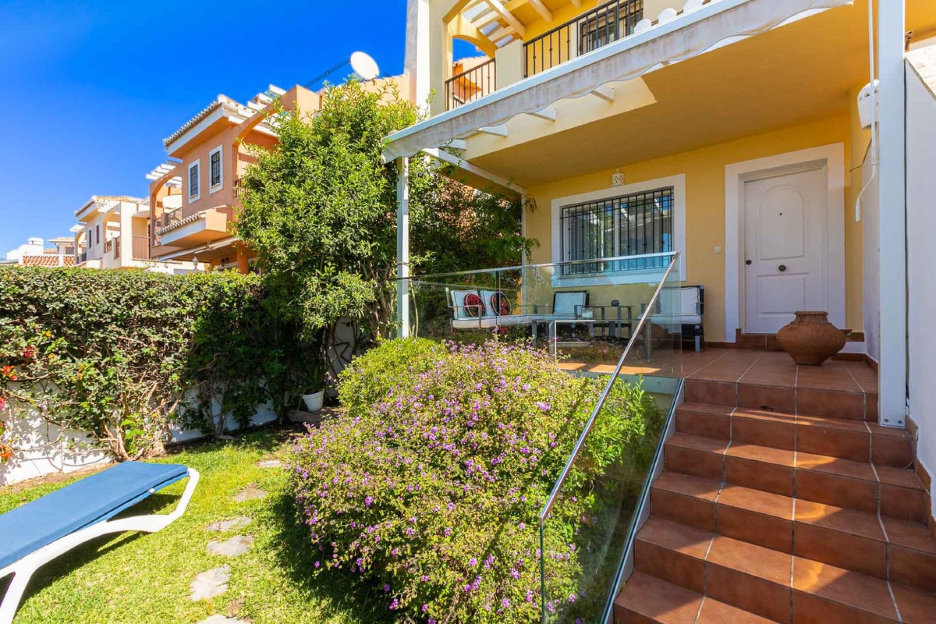 Resale - House - Semi-Detached House - Marbella - Costabella