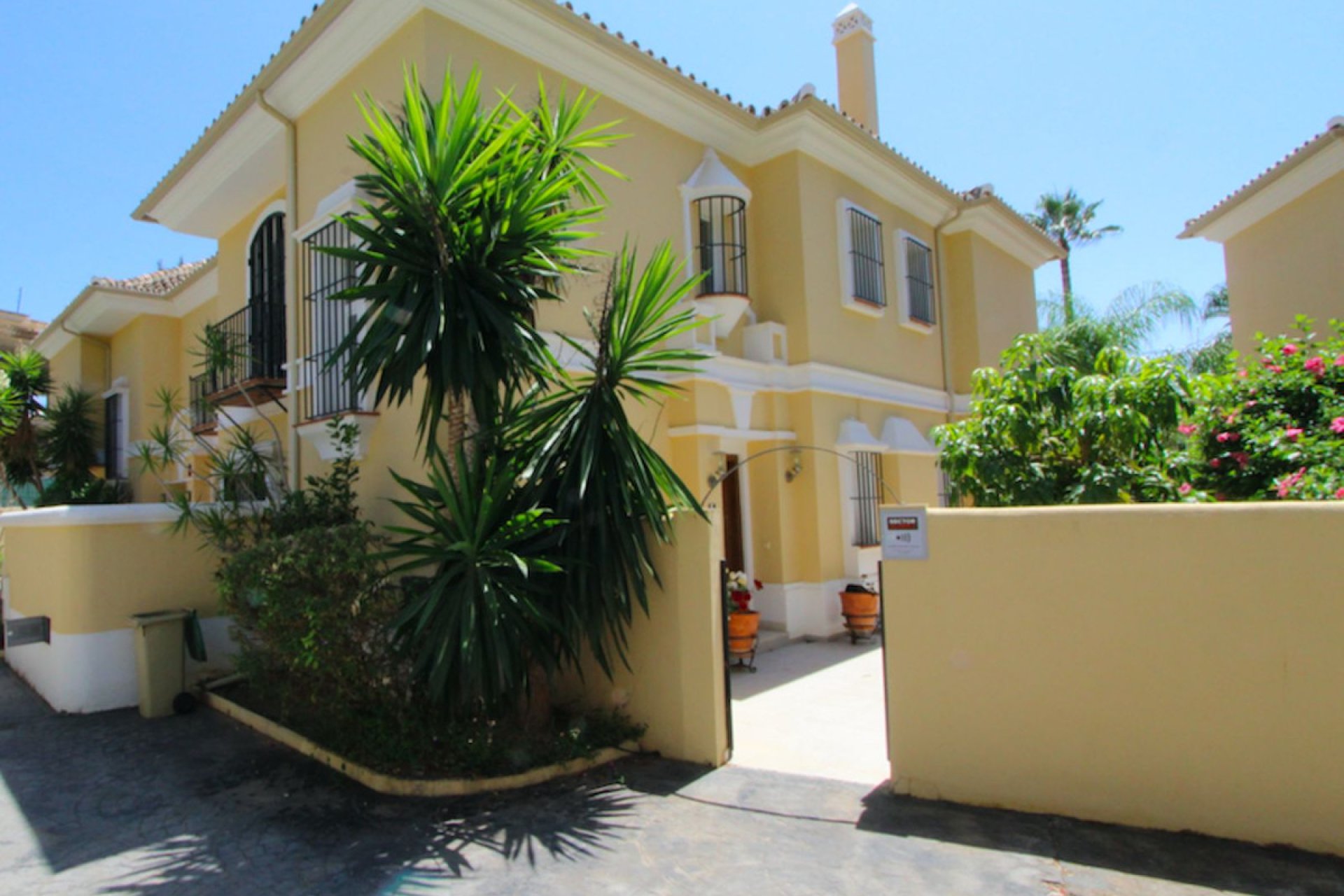 Resale - House - Semi-Detached House - Marbella - Elviria