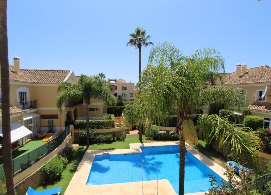 Resale - House - Semi-Detached House - Marbella - Elviria