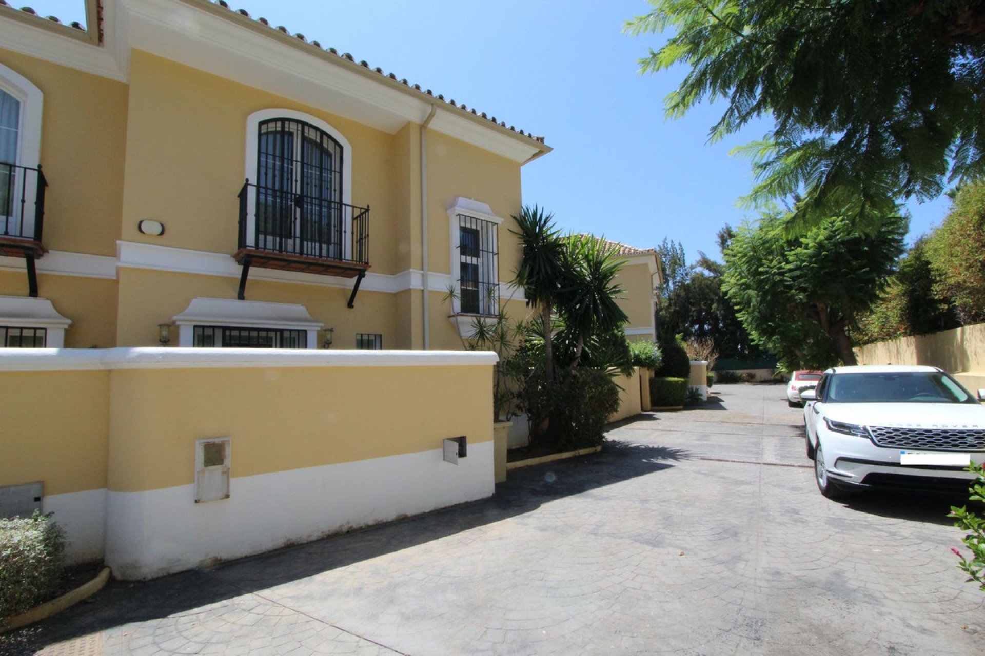 Resale - House - Semi-Detached House - Marbella - Elviria