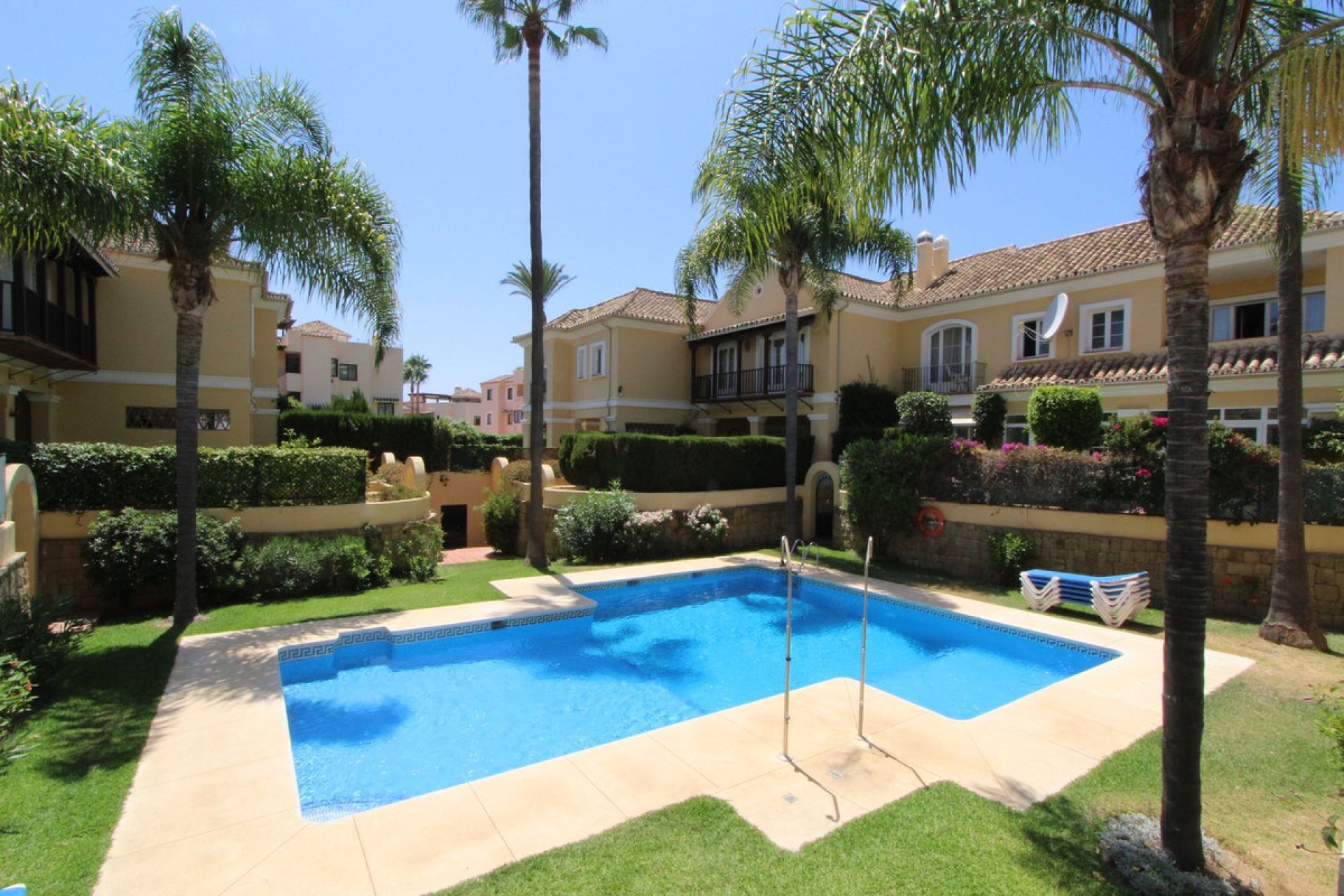 Resale - House - Semi-Detached House - Marbella - Elviria