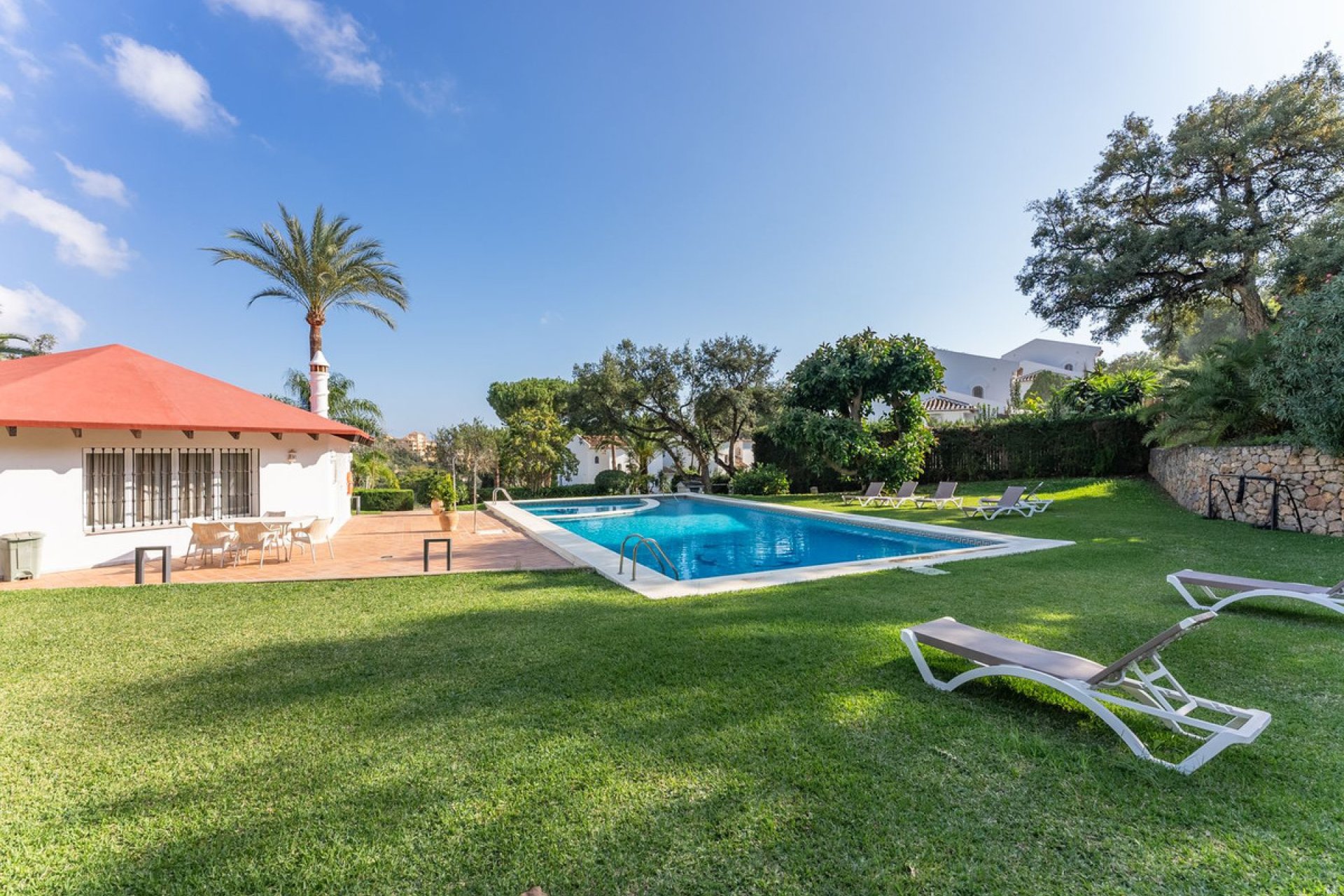 Resale - House - Semi-Detached House - Marbella - Elviria