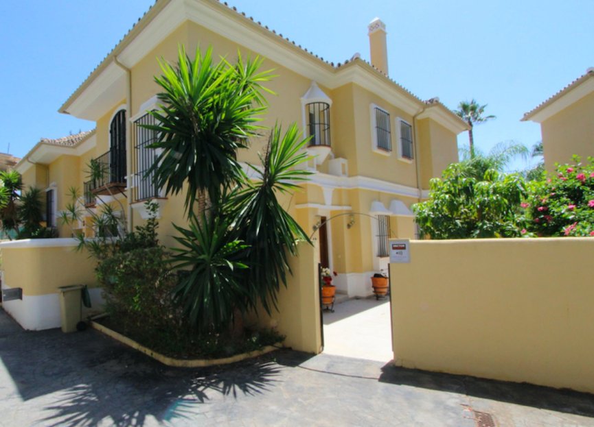 Resale - House - Semi-Detached House - Marbella - Elviria