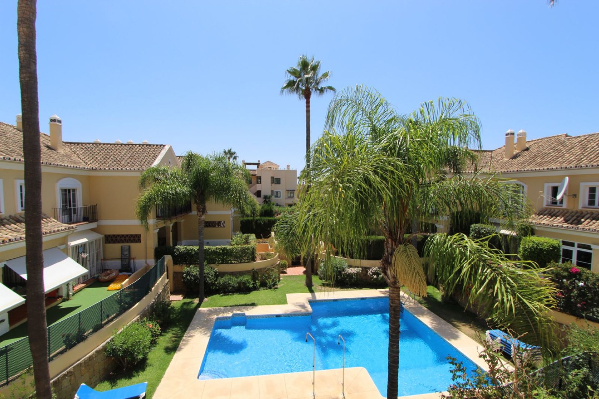 Resale - House - Semi-Detached House - Marbella - Elviria