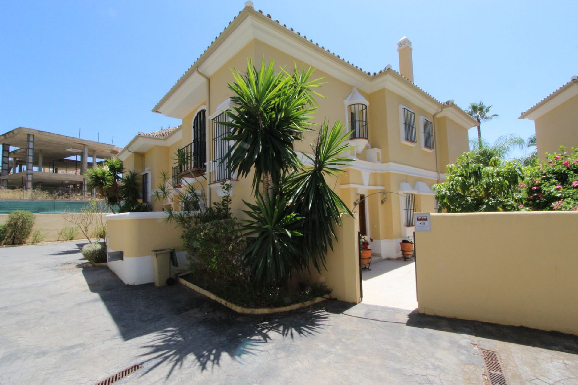 Resale - House - Semi-Detached House - Marbella - Elviria