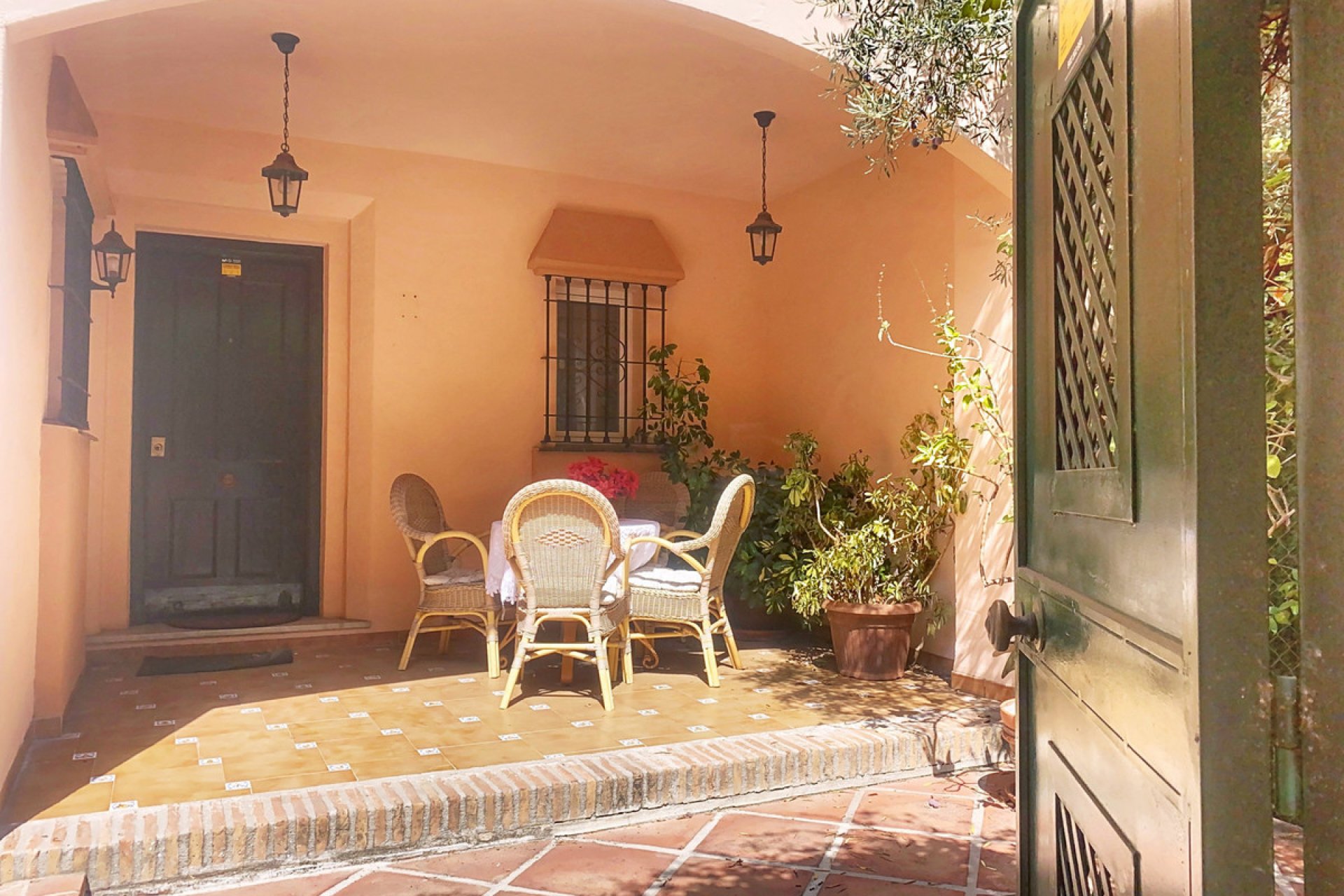 Resale - House - Semi-Detached House - Marbella - Guadalmina Alta