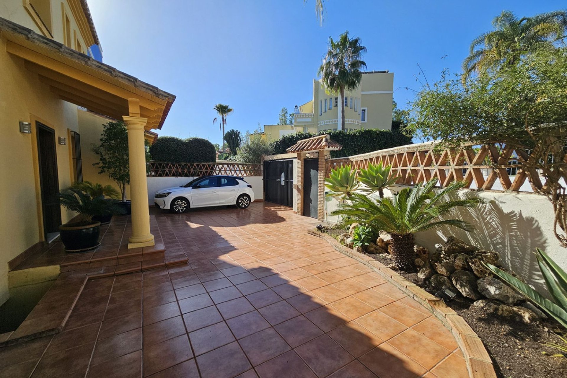 Resale - House - Semi-Detached House - Marbella - Guadalmina Alta