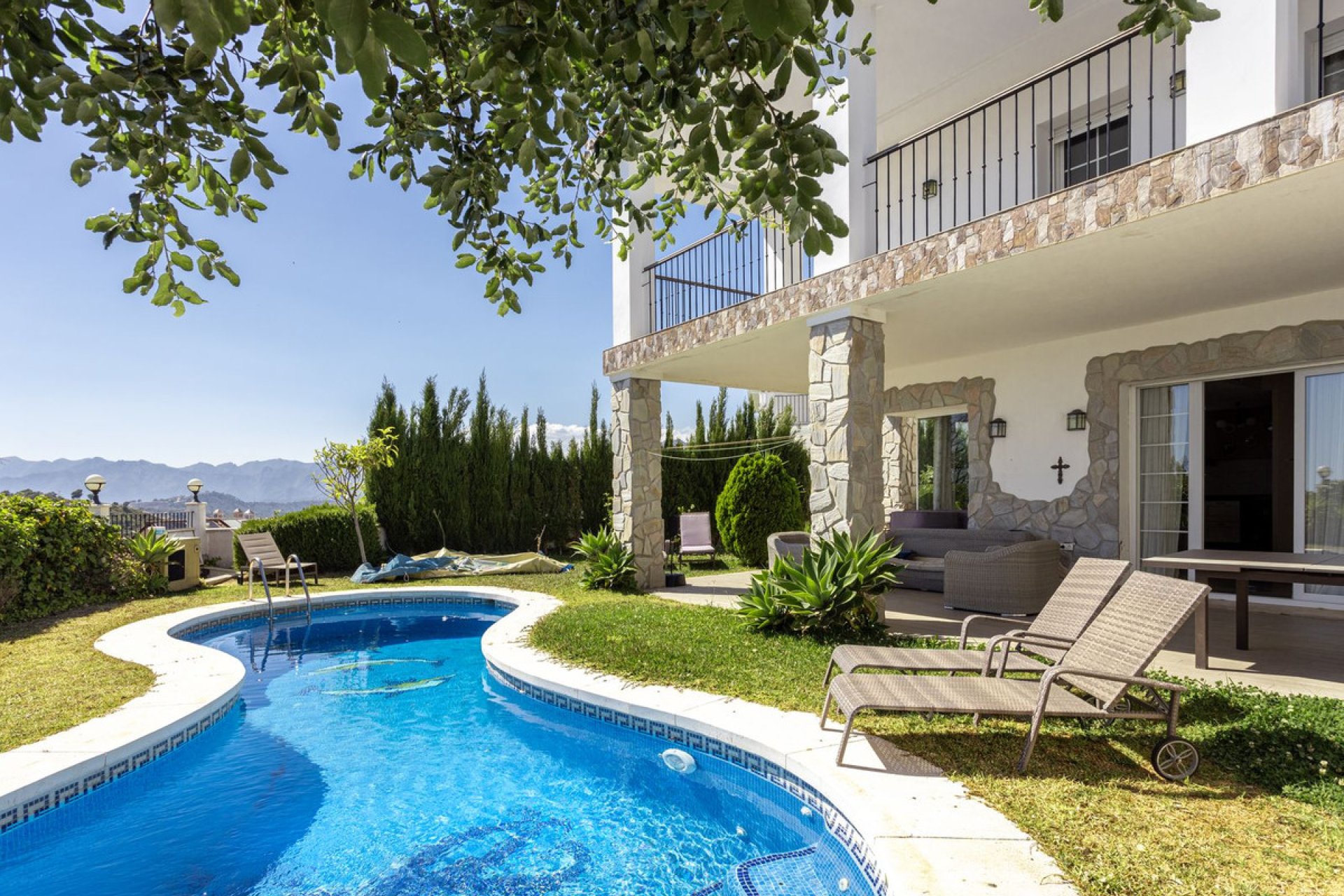 Resale - House - Semi-Detached House - Marbella - La Mairena