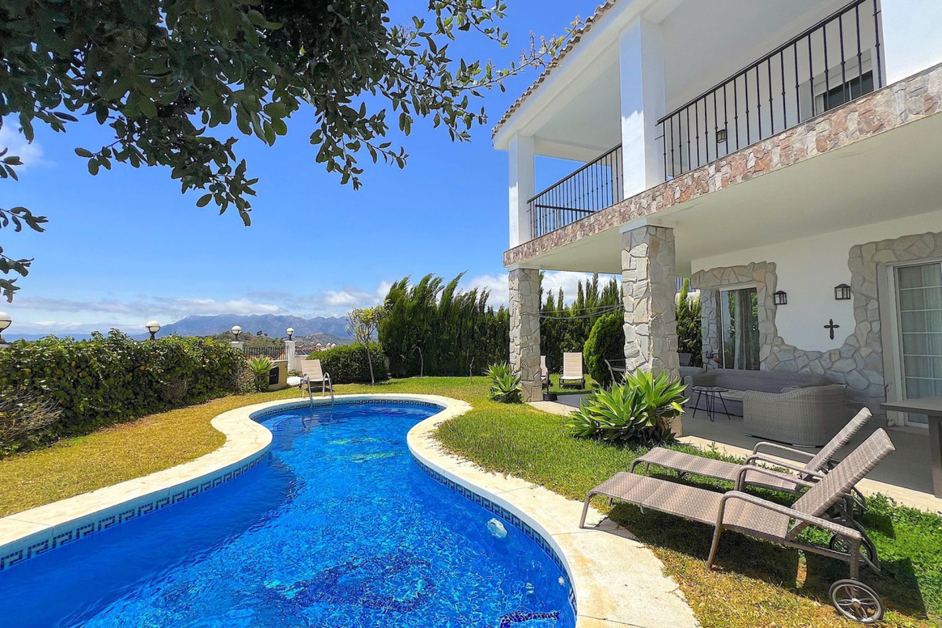 Resale - House - Semi-Detached House - Marbella - La Mairena