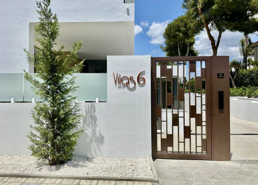 Resale - House - Semi-Detached House - Marbella - Nueva Andalucia