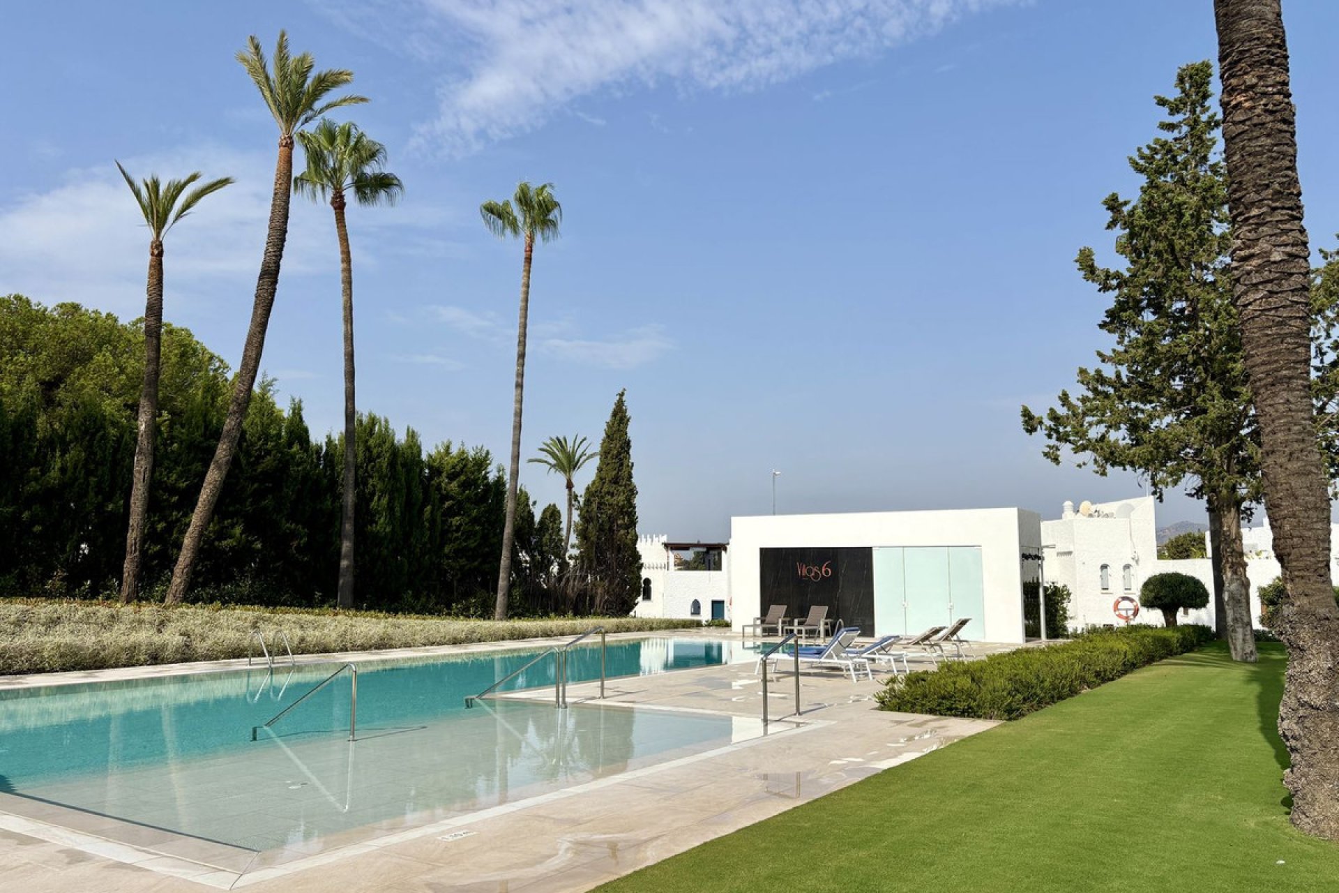 Resale - House - Semi-Detached House - Marbella - Nueva Andalucia