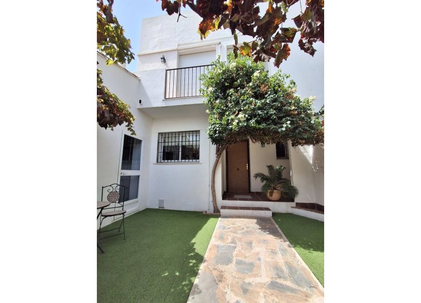 Resale - House - Semi-Detached House - Marbella - Nueva Andalucia