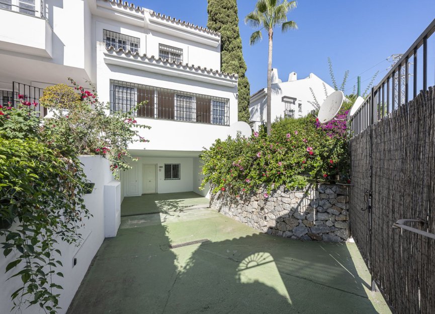 Resale - House - Semi-Detached House - Marbella - Nueva Andalucia