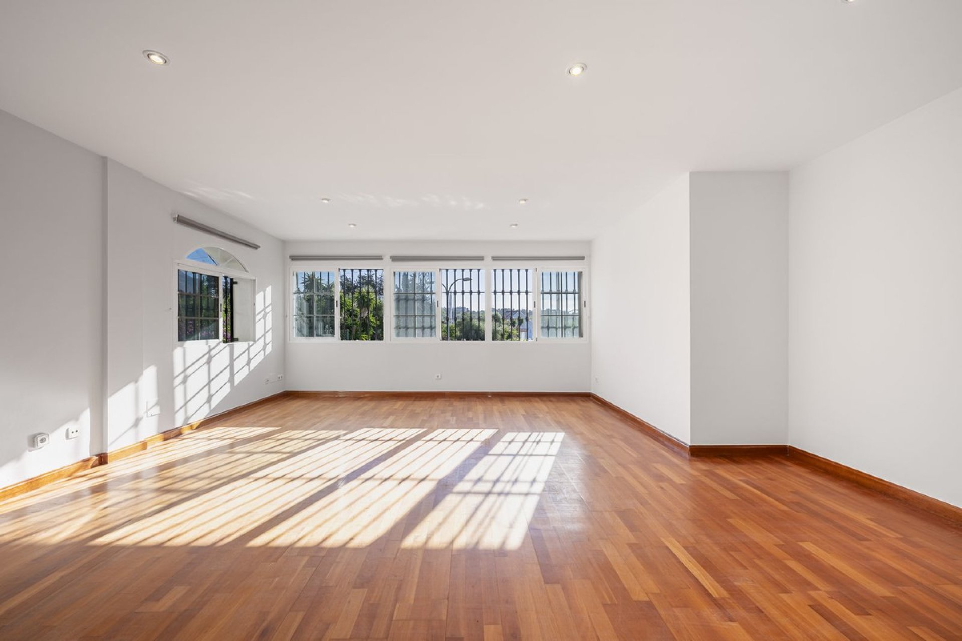 Resale - House - Semi-Detached House - Marbella - Nueva Andalucia