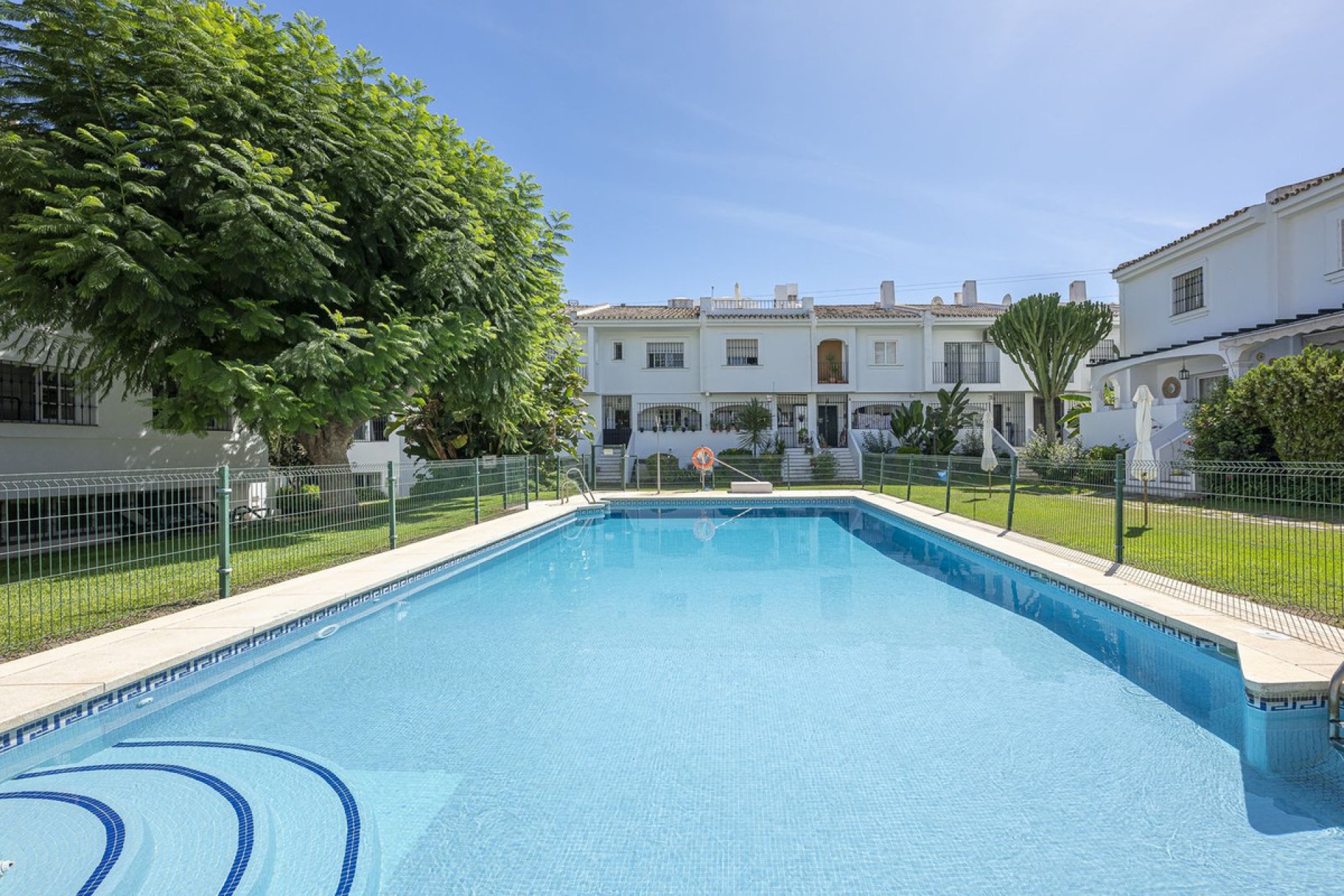 Resale - House - Semi-Detached House - Marbella - Nueva Andalucia