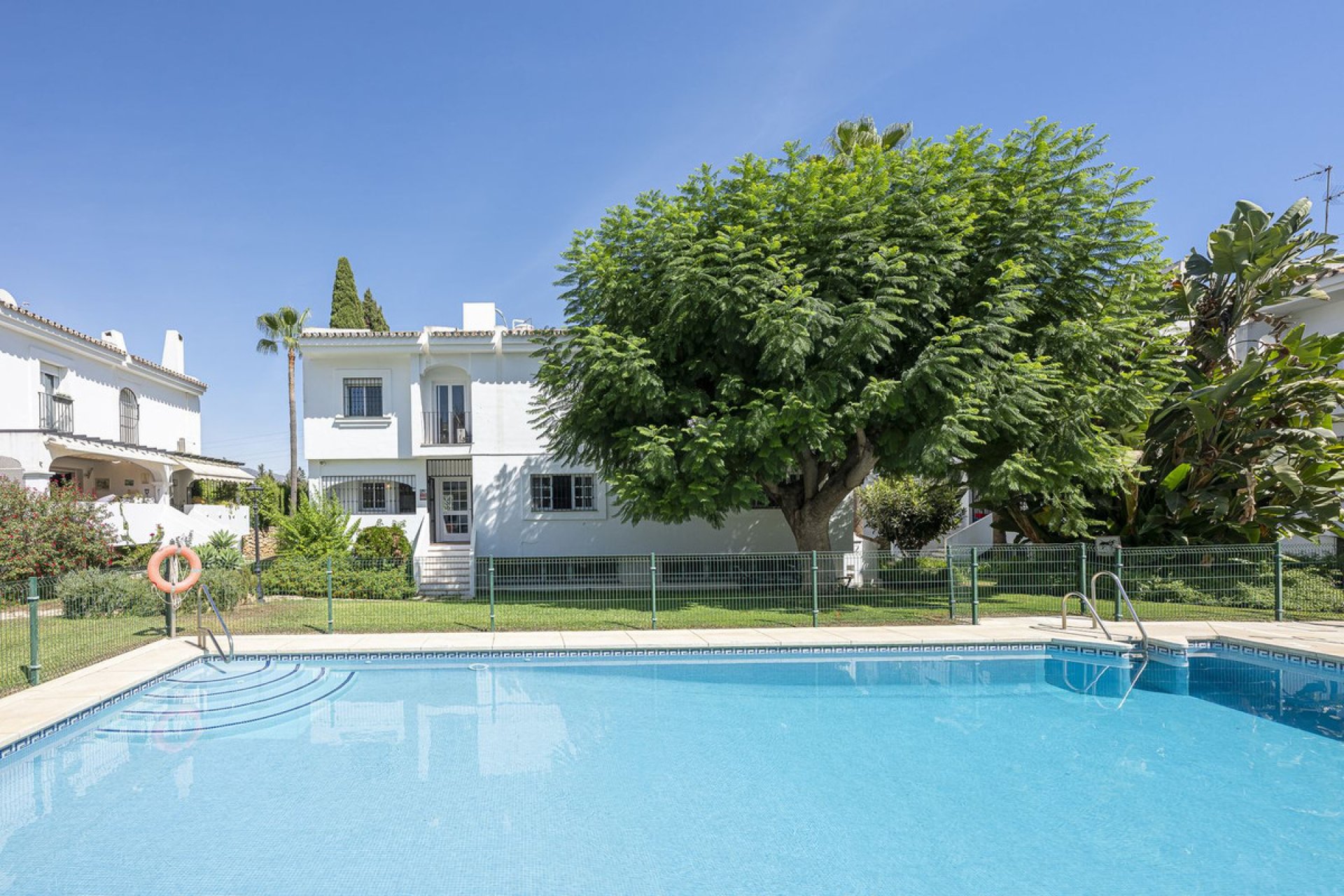 Resale - House - Semi-Detached House - Marbella - Nueva Andalucia