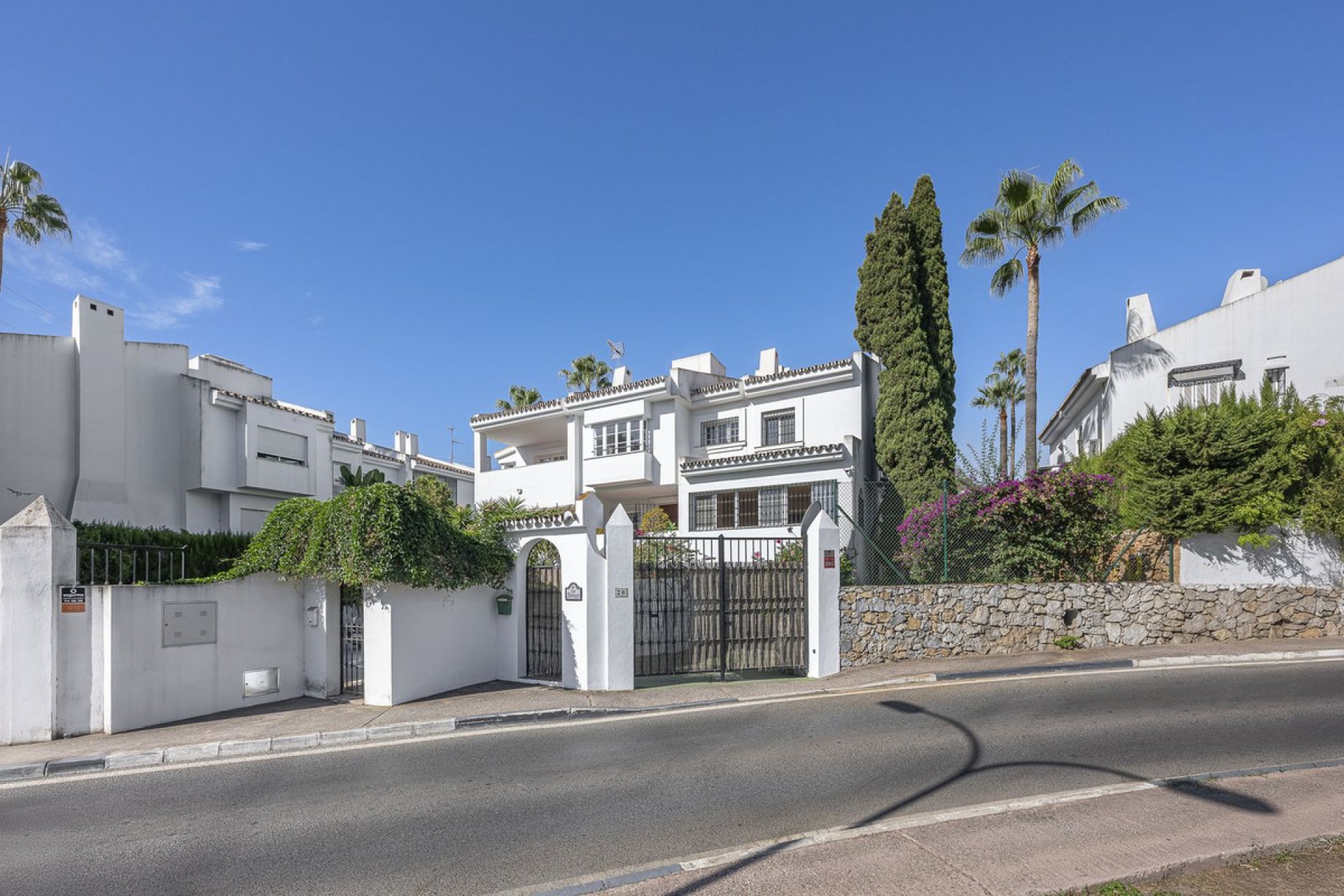 Resale - House - Semi-Detached House - Marbella - Nueva Andalucia