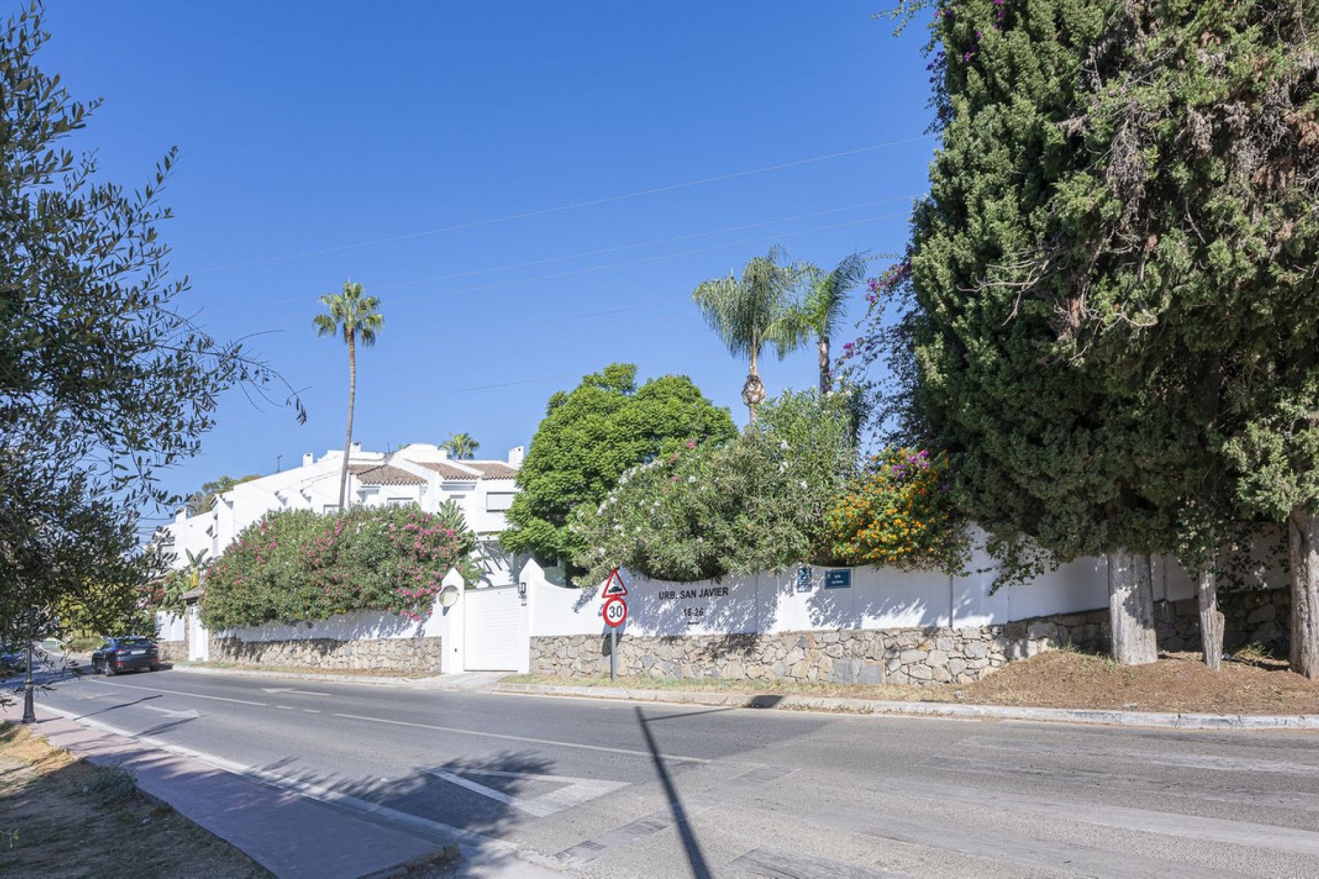 Resale - House - Semi-Detached House - Marbella - Nueva Andalucia