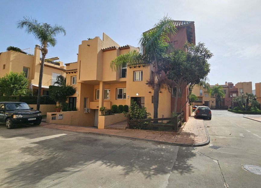 Resale - House - Semi-Detached House - Marbella - Nueva Andalucia