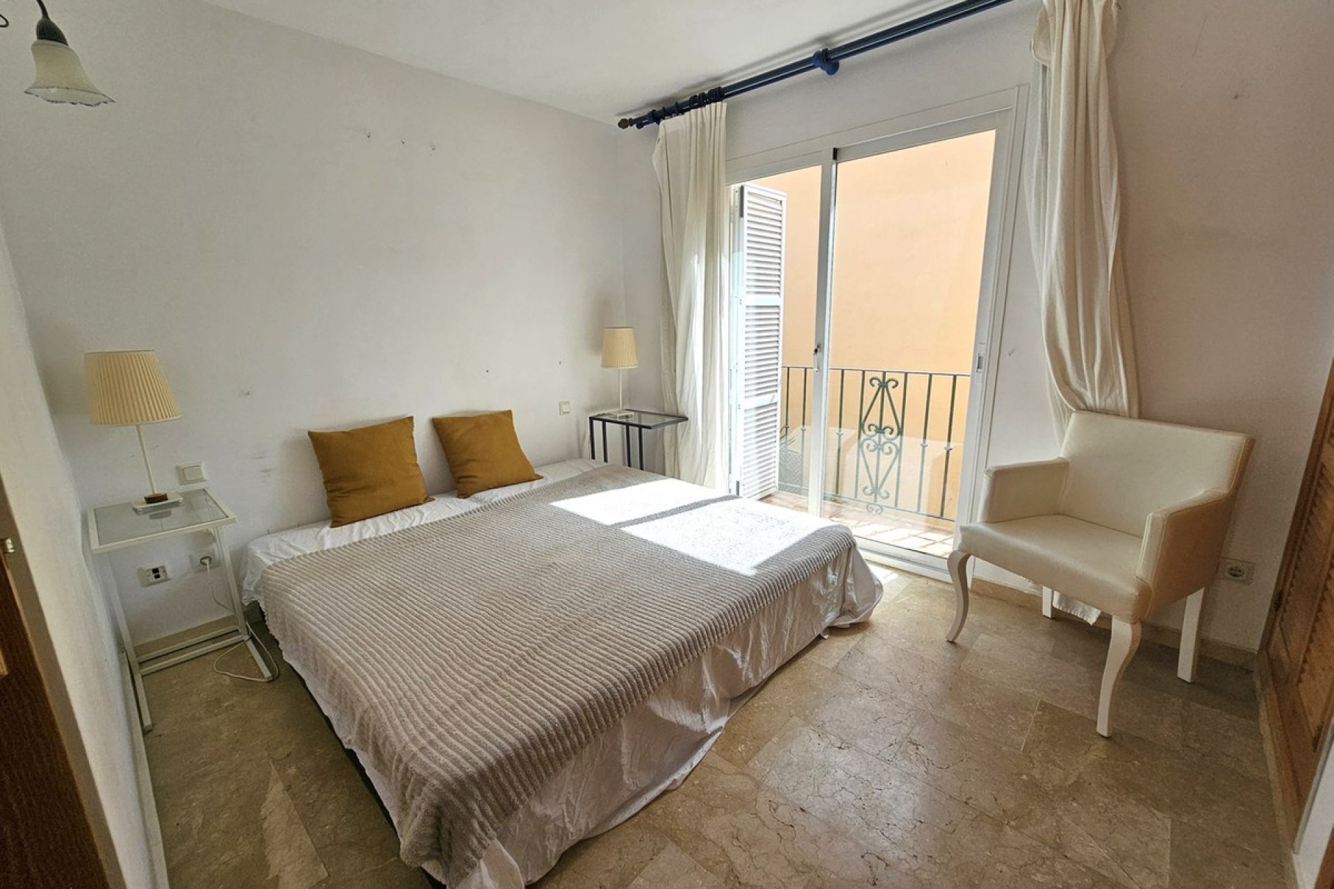 Resale - House - Semi-Detached House - Marbella - Nueva Andalucia