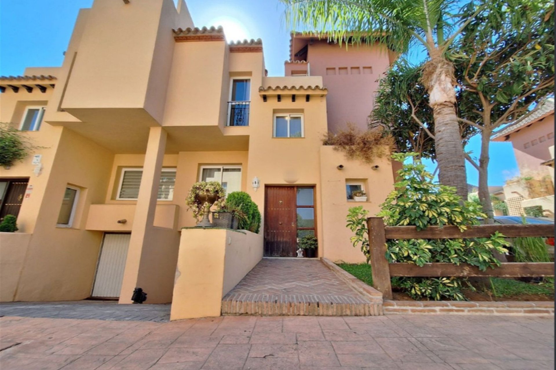 Resale - House - Semi-Detached House - Marbella - Nueva Andalucia