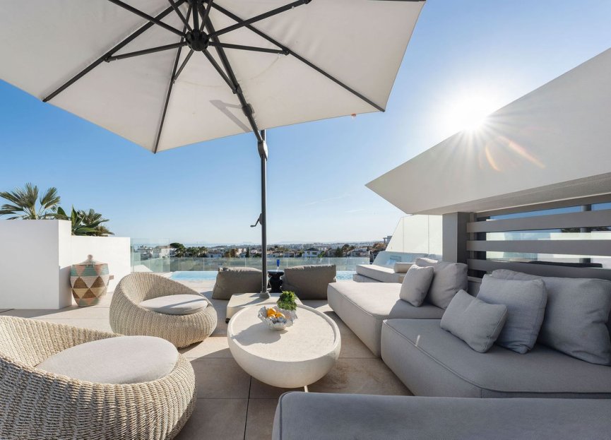 Resale - House - Semi-Detached House - Marbella - Nueva Andalucia