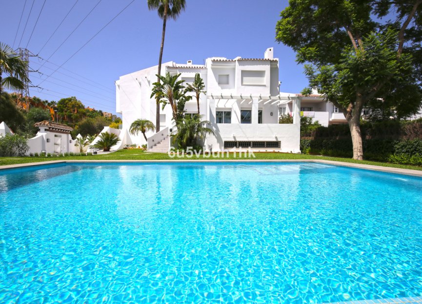 Resale - House - Semi-Detached House - Marbella - Nueva Andalucia