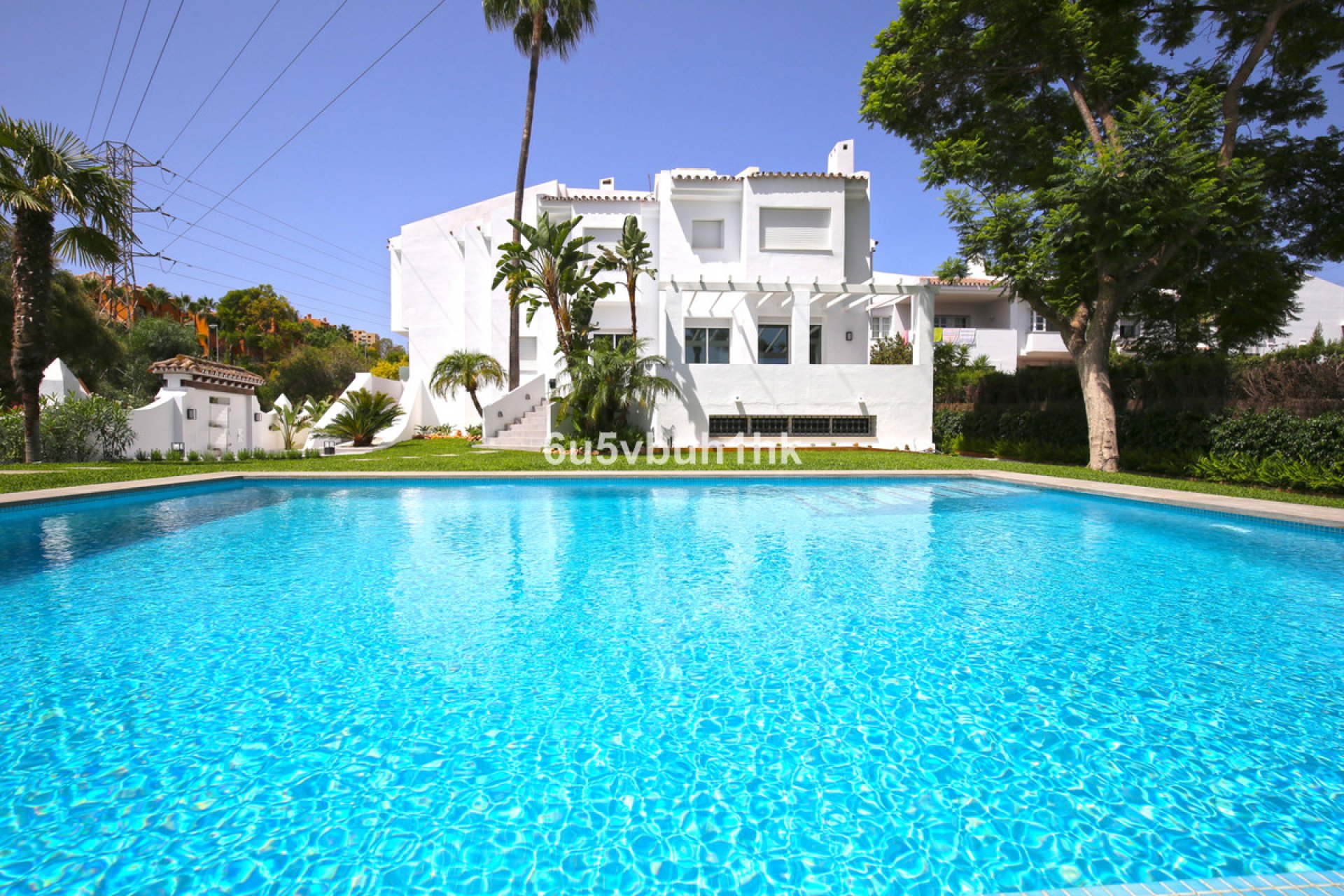 Resale - House - Semi-Detached House - Marbella - Nueva Andalucia