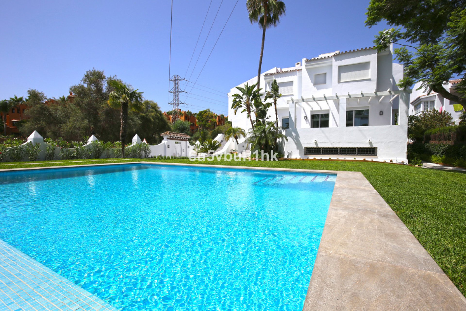 Resale - House - Semi-Detached House - Marbella - Nueva Andalucia