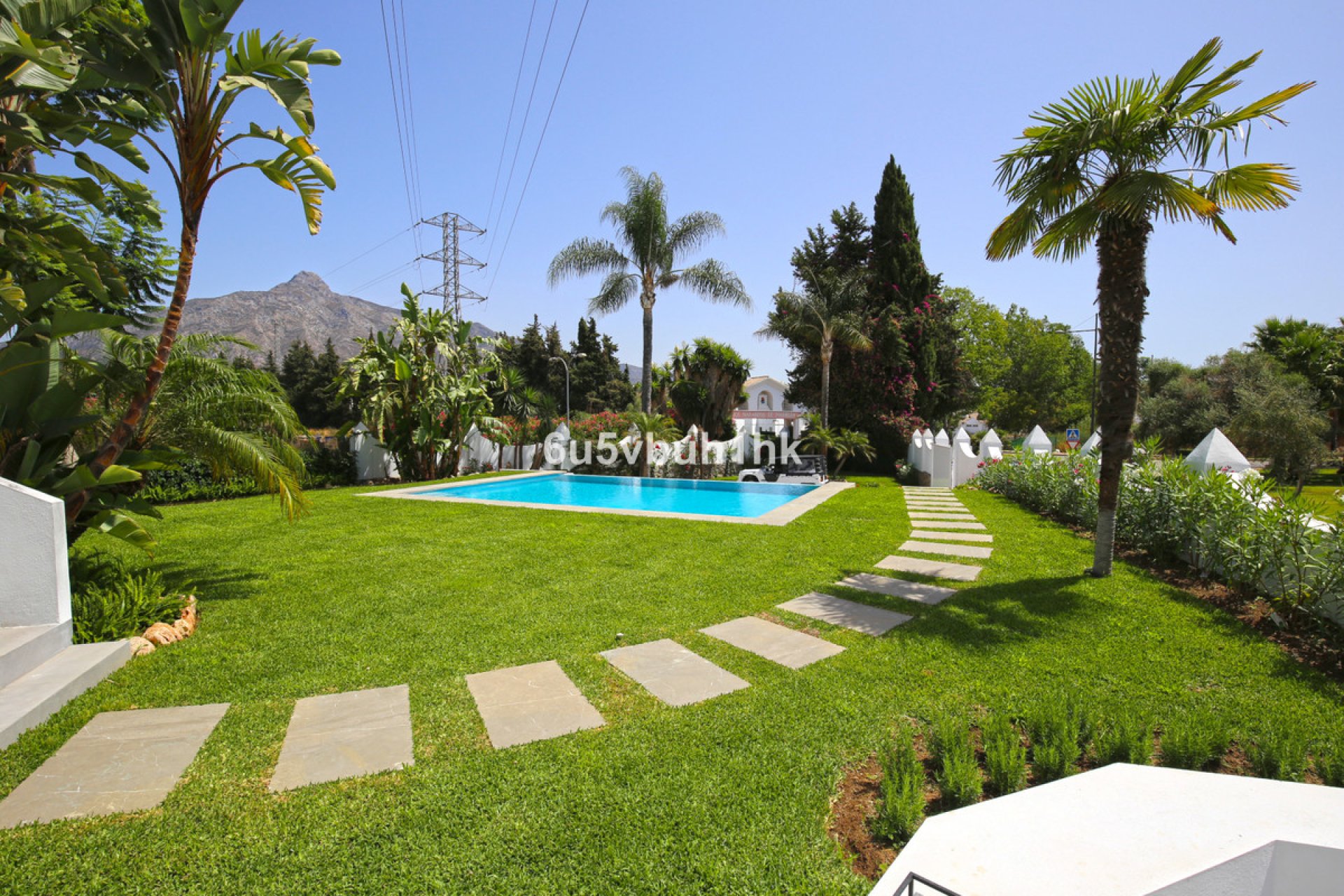 Resale - House - Semi-Detached House - Marbella - Nueva Andalucia