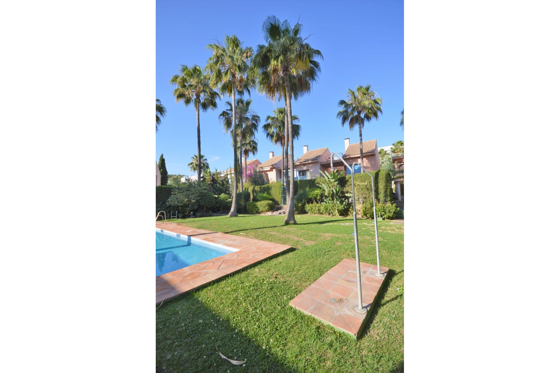 Resale - House - Semi-Detached House - Marbella - Nueva Andalucia