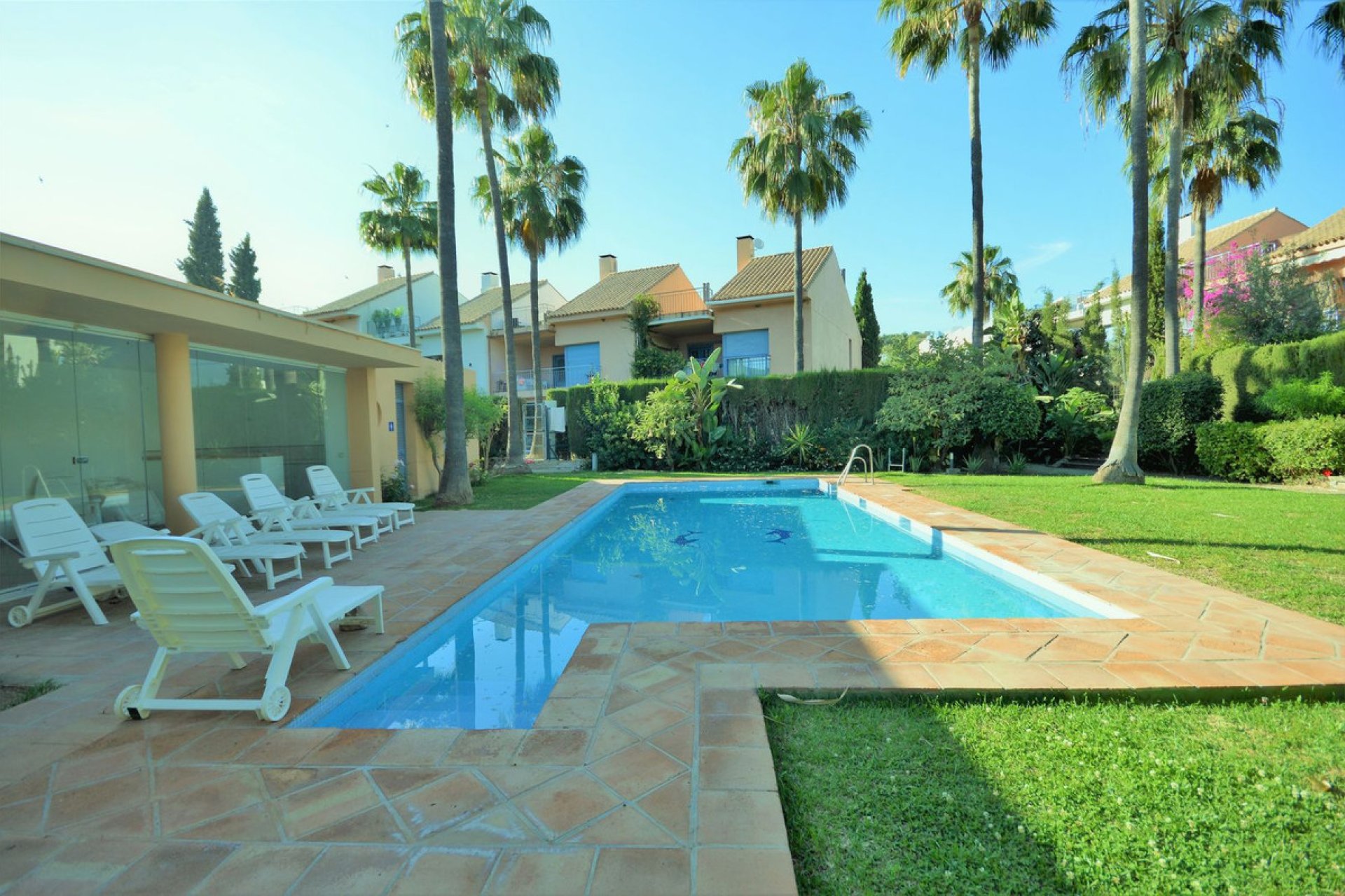 Resale - House - Semi-Detached House - Marbella - Nueva Andalucia