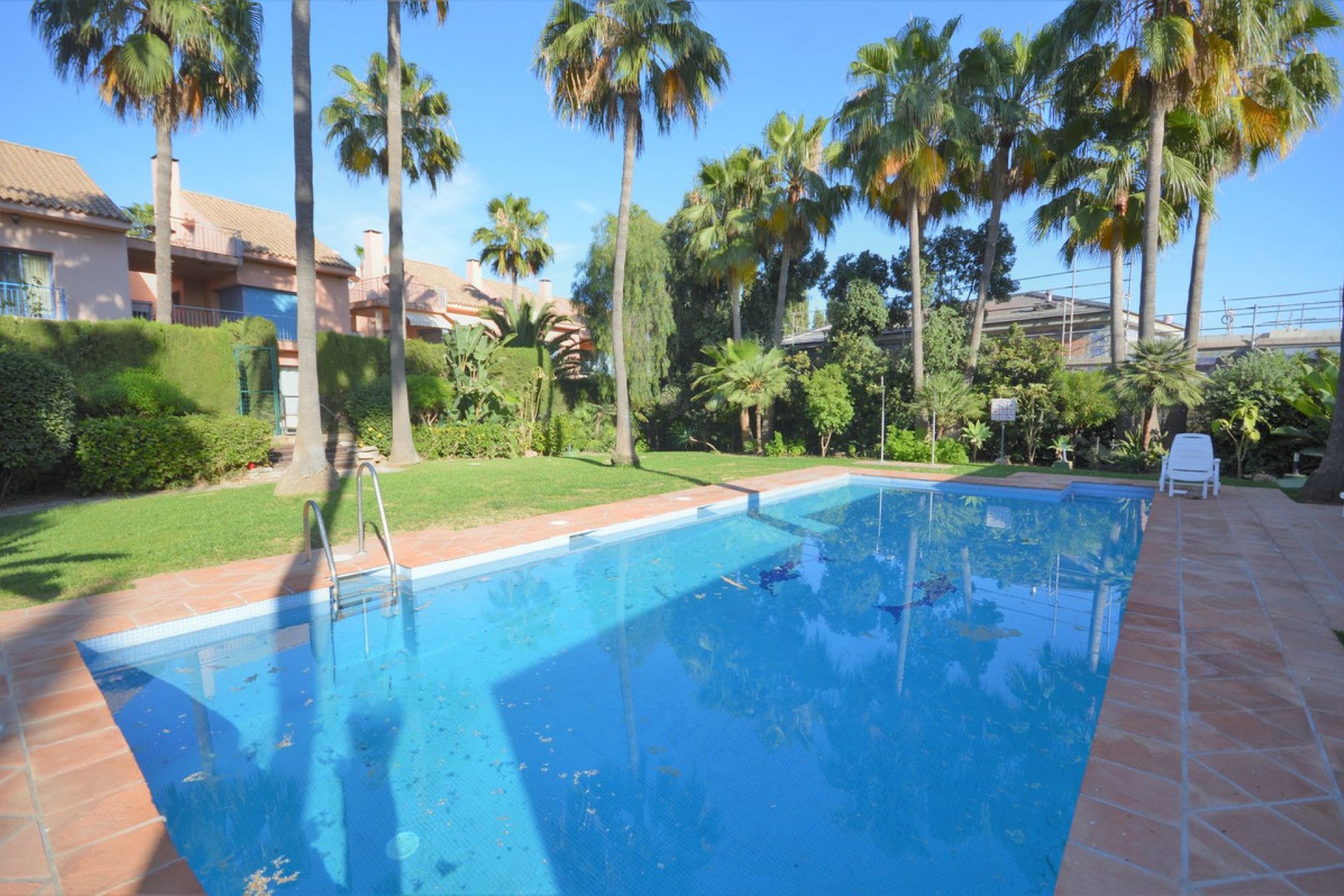 Resale - House - Semi-Detached House - Marbella - Nueva Andalucia