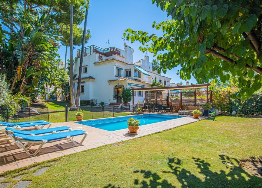 Resale - House - Semi-Detached House - Marbella - Nueva Andalucia