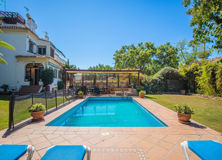 Resale - House - Semi-Detached House - Marbella - Nueva Andalucia