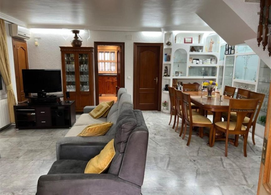 Resale - House - Semi-Detached House - Marbella - Nueva Andalucia